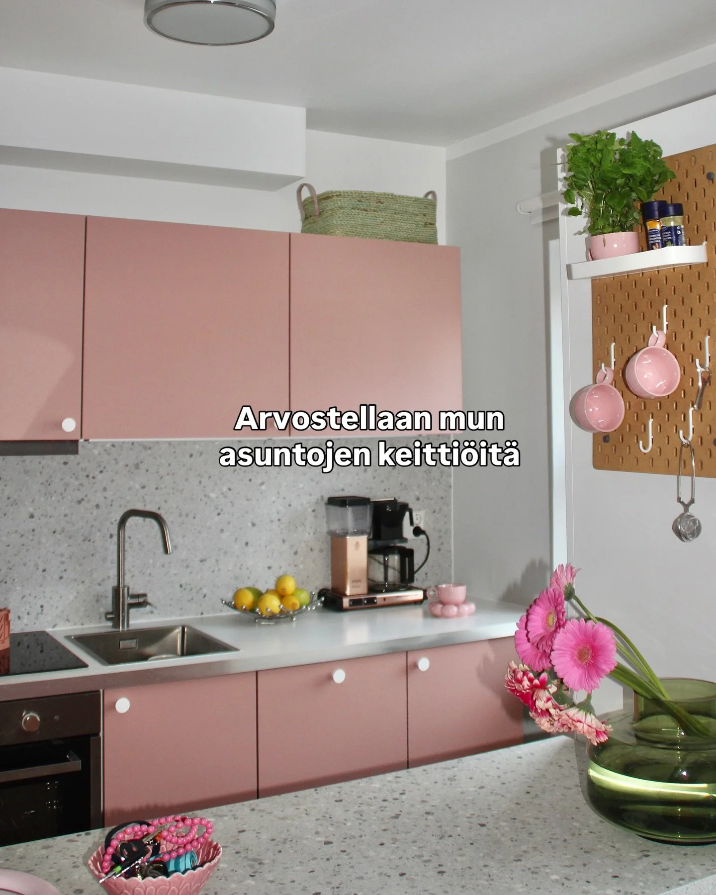 Arvostellaan mun asuntojen keitti&ouml;it&auml; part 1 🩷🥫🔪 #asunnot #keitti&ouml;inspiraatio