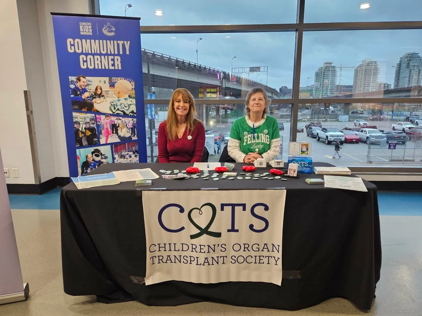 At the Vancouver Canucks tonight? 🏒 

Stop by our booth at the Canucks Community Corner! Our Executive Director, Debbie, and Board Member, Bonnie, are ready to greet you. 

P.S. We were lucky enough to have a COTS family stops by!

.
.
.
#organdonat