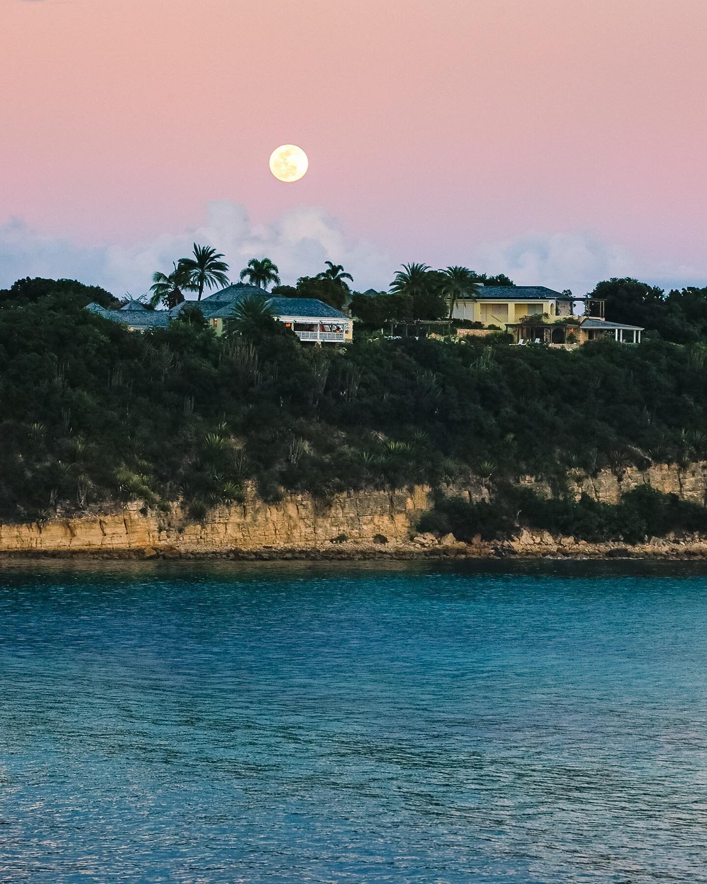 Wolf Moon shining over Antigua at Sunset last night 🌚🐺