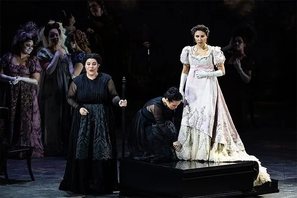 Come see Medea! We open tonight!  @lyricopera @lyricoperastageartists #operasingersofinstagram #contralto #lyricoperaofchicago #chicago #opera