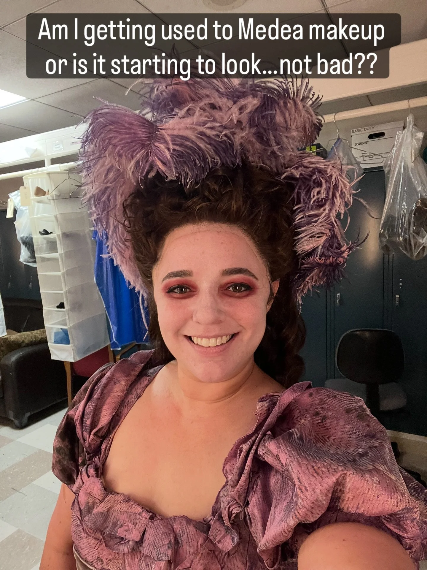 Am I just getting used to the Medea makeup or is it starting to look&hellip;not bad?! 🤣 #medea @lyricopera @lyricoperastageartists #opera #operasingers #operasingersofinstagram