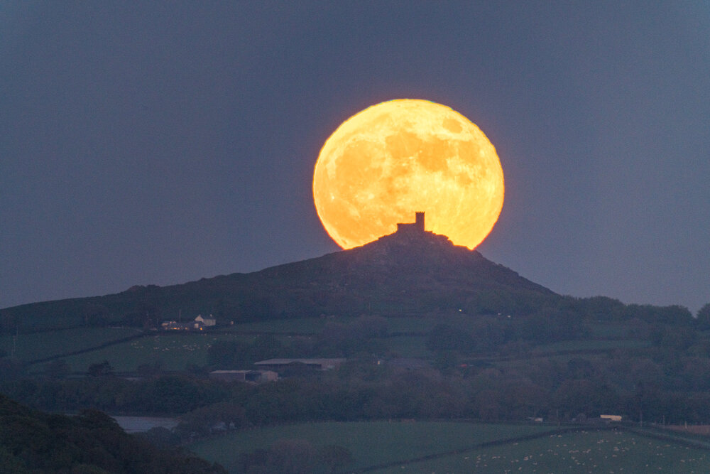 Shot 3. Brentor 10.3km at 986mm (uncropped)