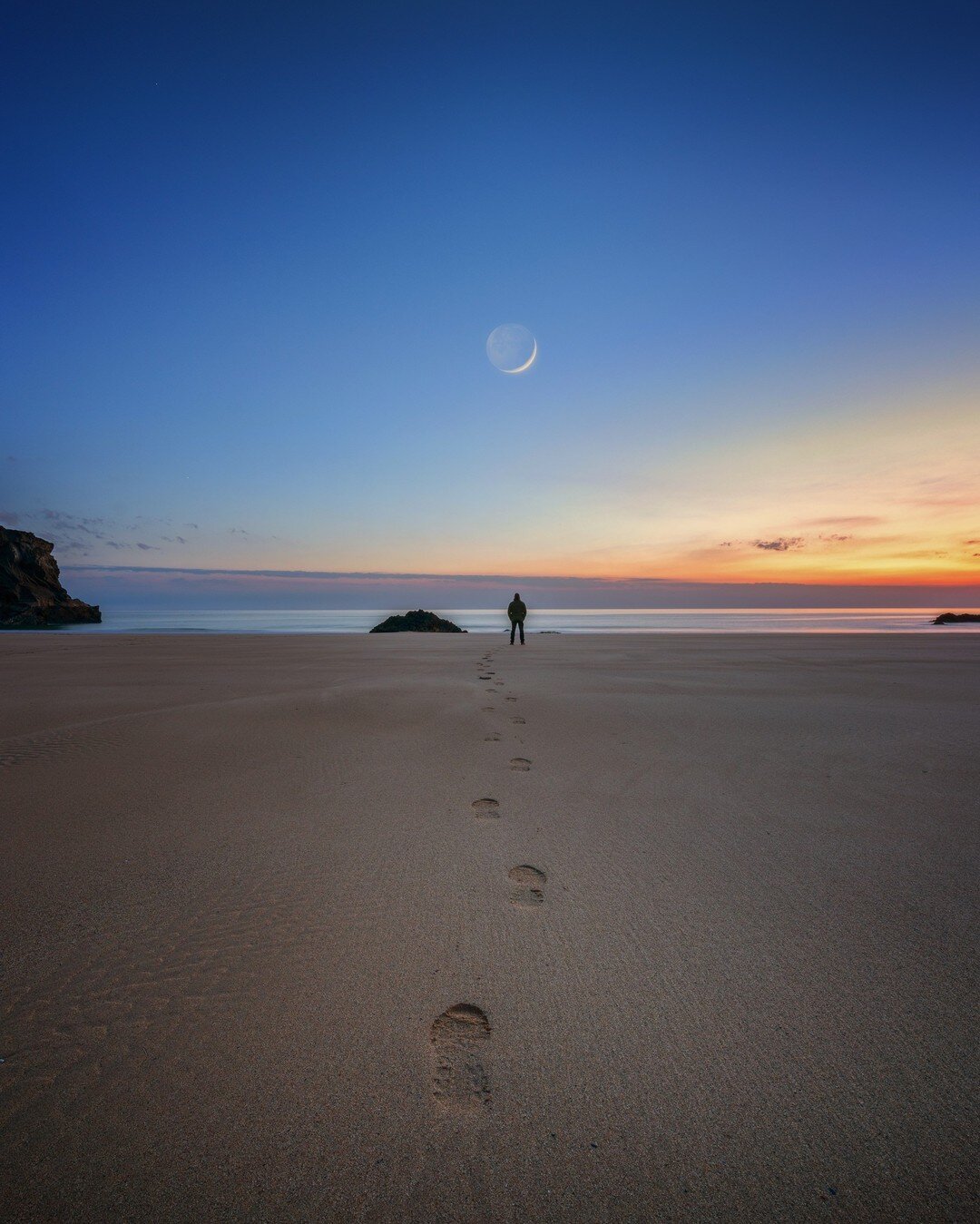 E A R T H S H I N E

Evening, if you looked to the western sky at dusk on Tuesday evening, you would have seen a beautiful 8.2% lit crescent moon with &quot;Earthshine&quot; or &quot;planet-shine&quot; sunlight reflecting off the Earth onto the Moon'