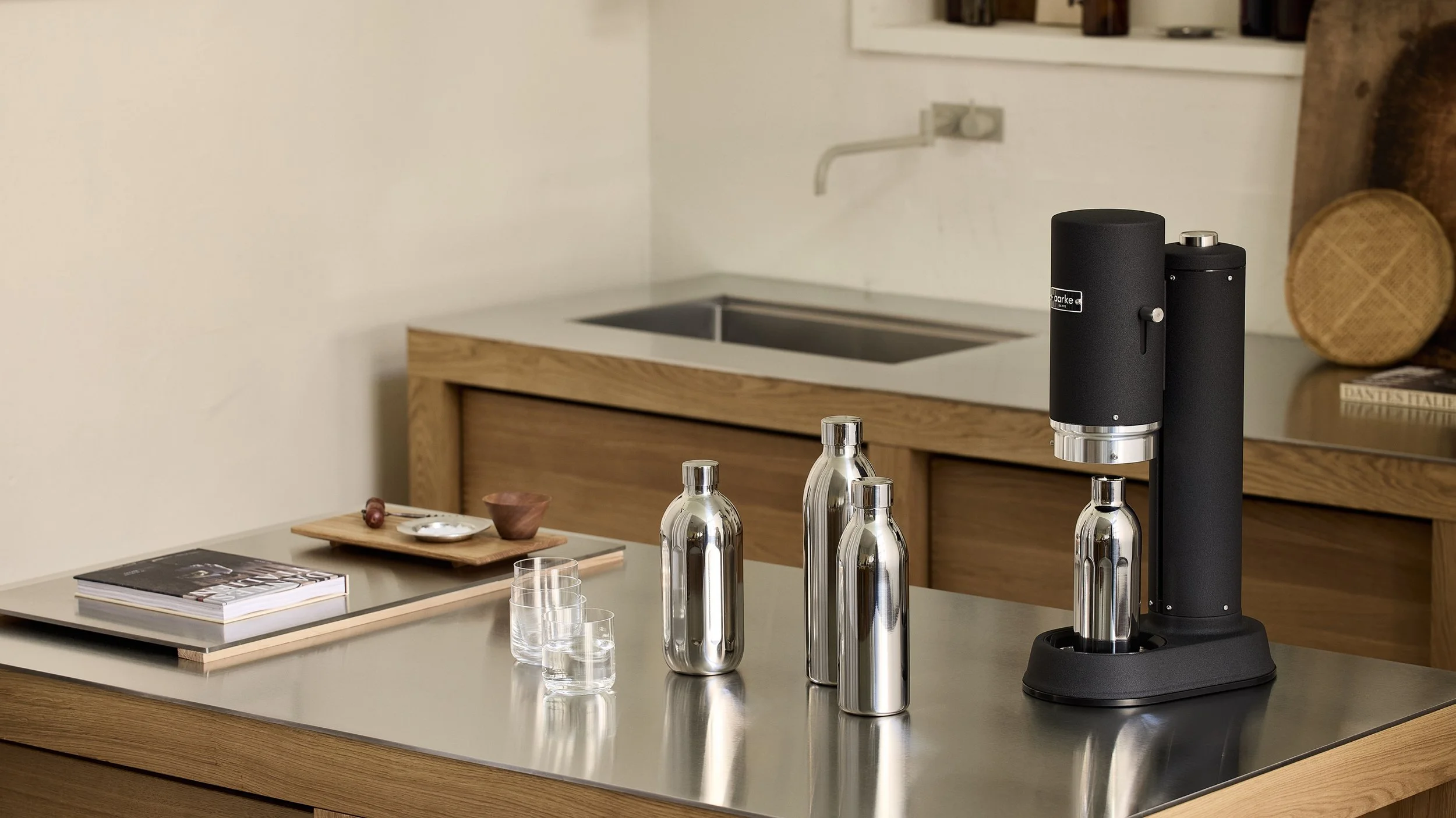 Aarke_SS Bottle_Lifestyle.jpg