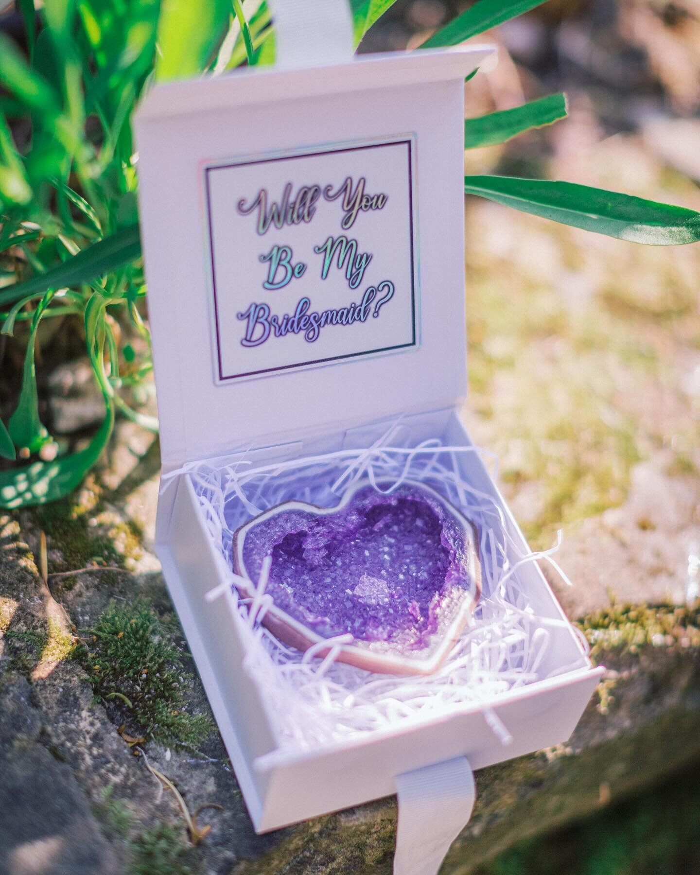 Planning your big day? Our gorgeous &amp; delicous heart crystal sweets are the best way to ask your besties that all important question! 💖

Photography by @sanshinephoto ✨