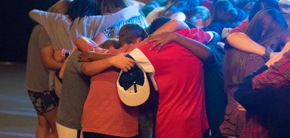 Students worshiping together at Catalyst Student Ministries