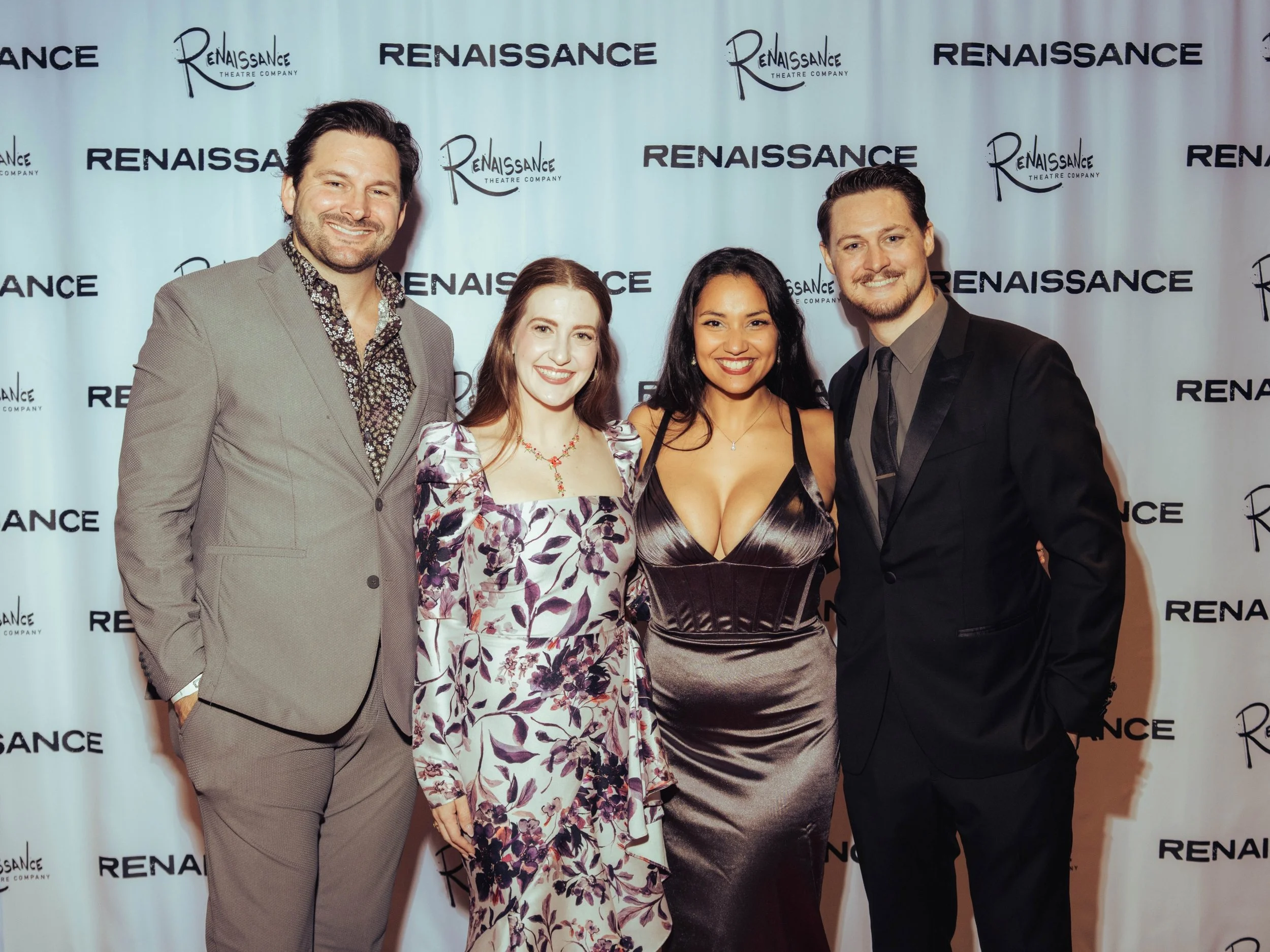 The Ren Carpet looks ate down! Also, peep the new Step &amp; Repeat. She&rsquo;s cute right? Link in bio to download your photo. 

Photos by @unlucky.rabbits