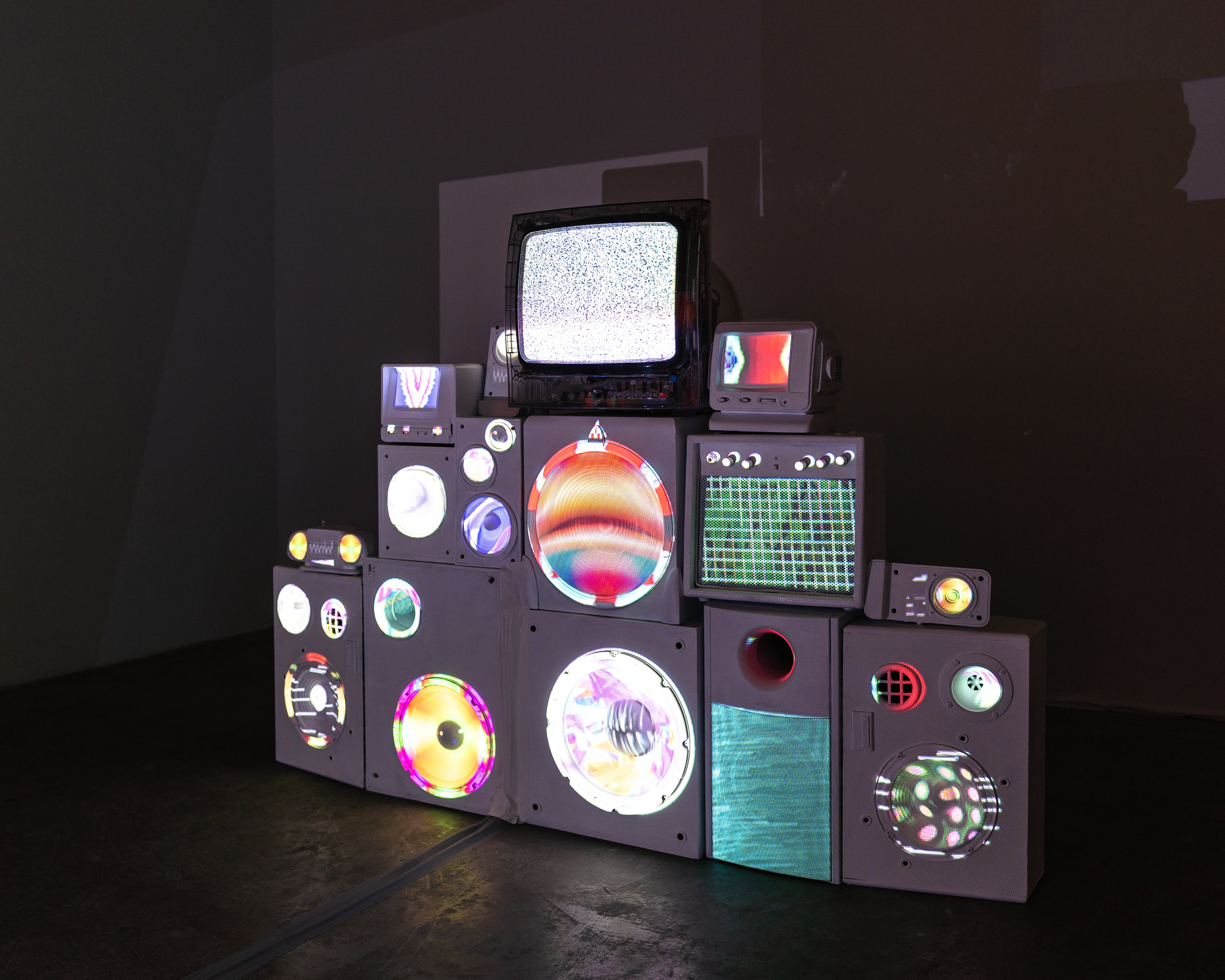 Ghost of Analog 2023

DE SARTH Gallery Scottsdale
Synchronicities

Video sculpture, no audio, multiple
videos mapped on hand-painted found
objects, 1080 resolution

40 x 55 x 15 inches