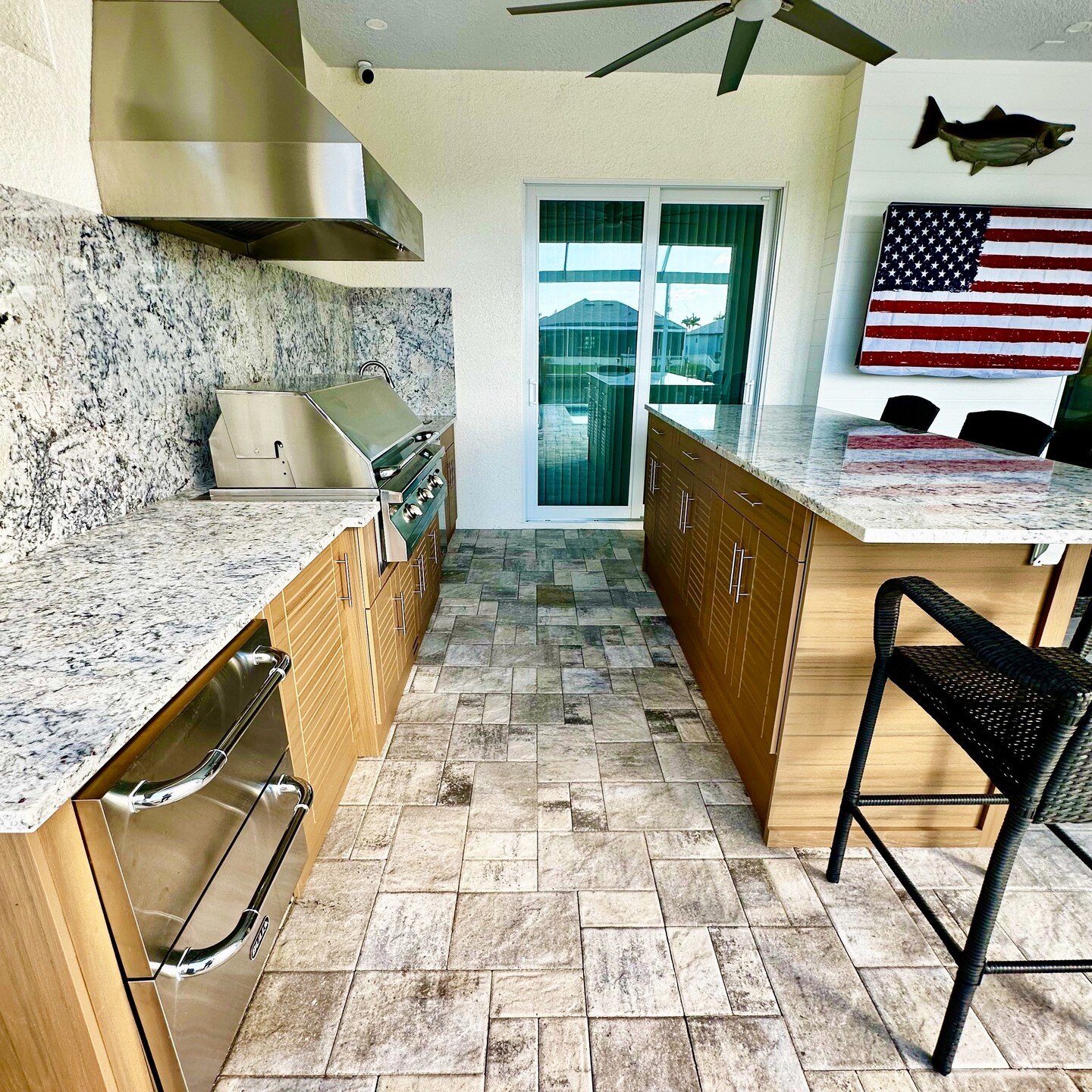 Custom outdoor kitchen and pocket wall for TV. 

Call us for your next project 239-235-1818 

#swflrealestate #swflhomes #swflcontractor #marcoisland