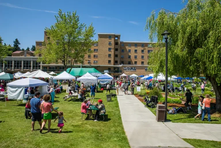 bastyr-university-herb-food-fair-view-walking-path-event-area-41882594.webp
