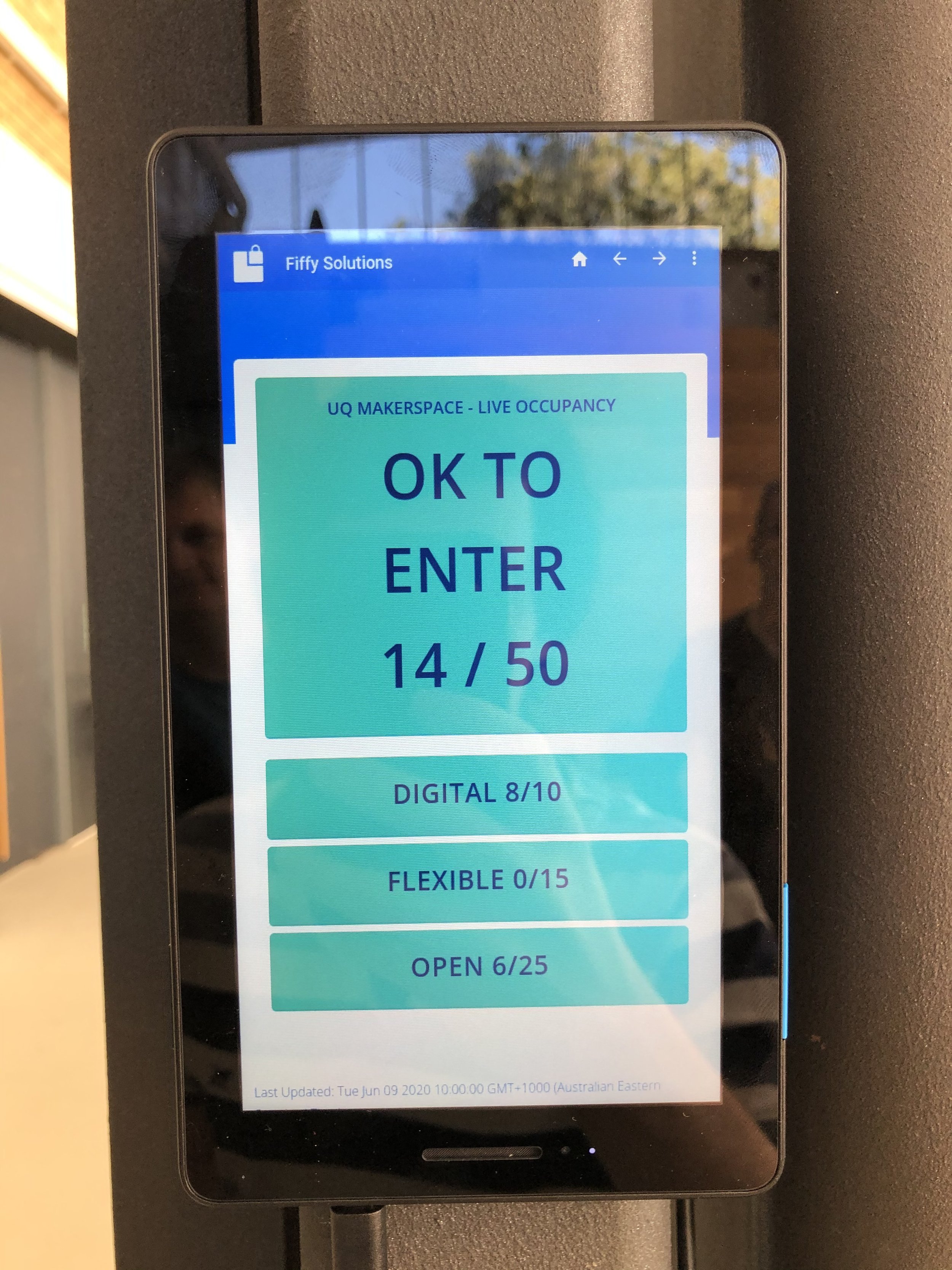 Occupancy limit monitor and alert tablet for University of Queensland Makerspace.