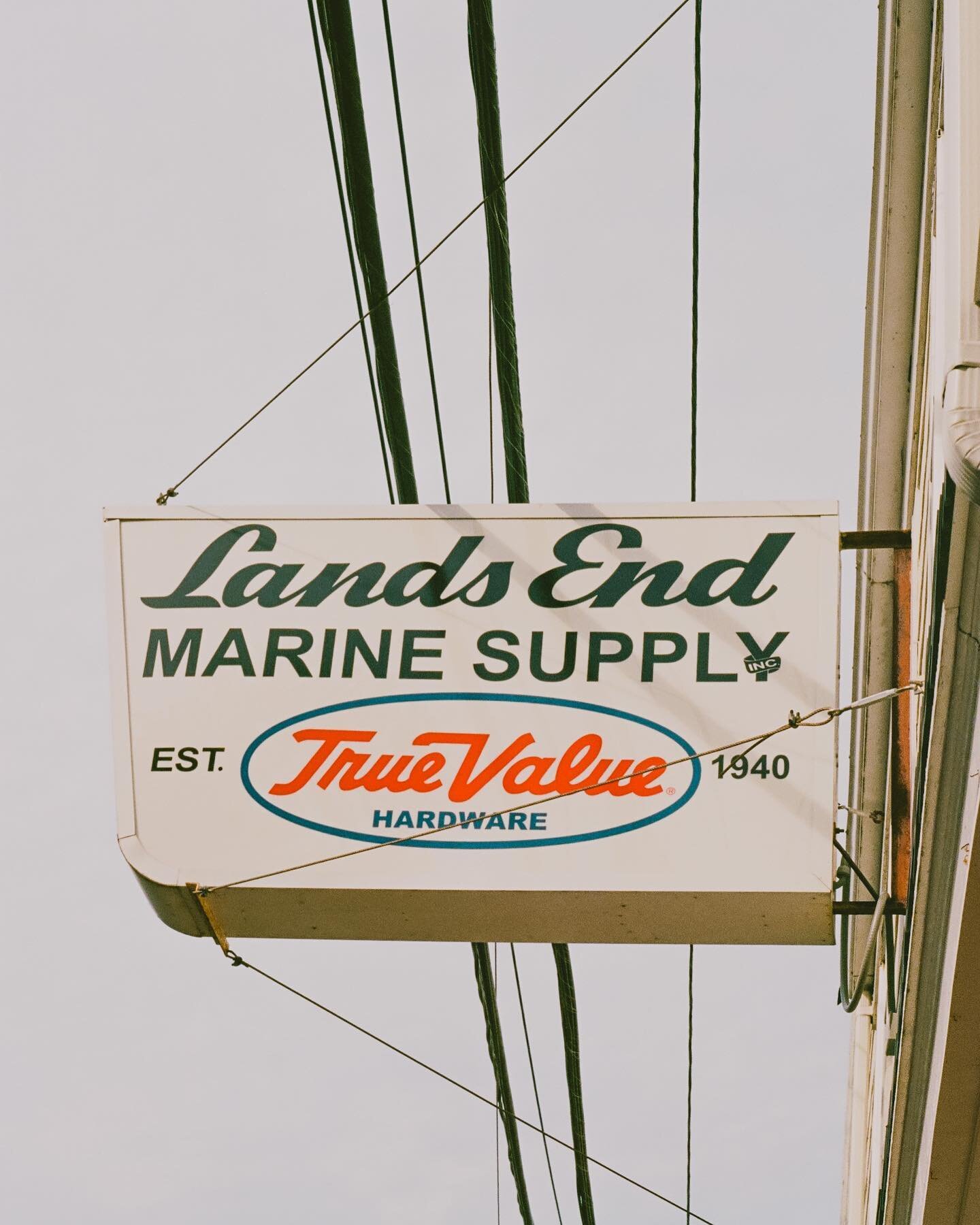 Provincetown | MA | July 2022

📷 Canon Ae-1
🎞 Ektar 100

&bull;
&bull;
&bull;
&bull;
&bull;
#TheDarkroomLab #FilmCommunity #Analog #35mm #ShootInFilm #FilmPhotographer #Canon #CanonAe1 #longlivefilm #filmisnotdead #infilmwetrust #shootfilmunder1000