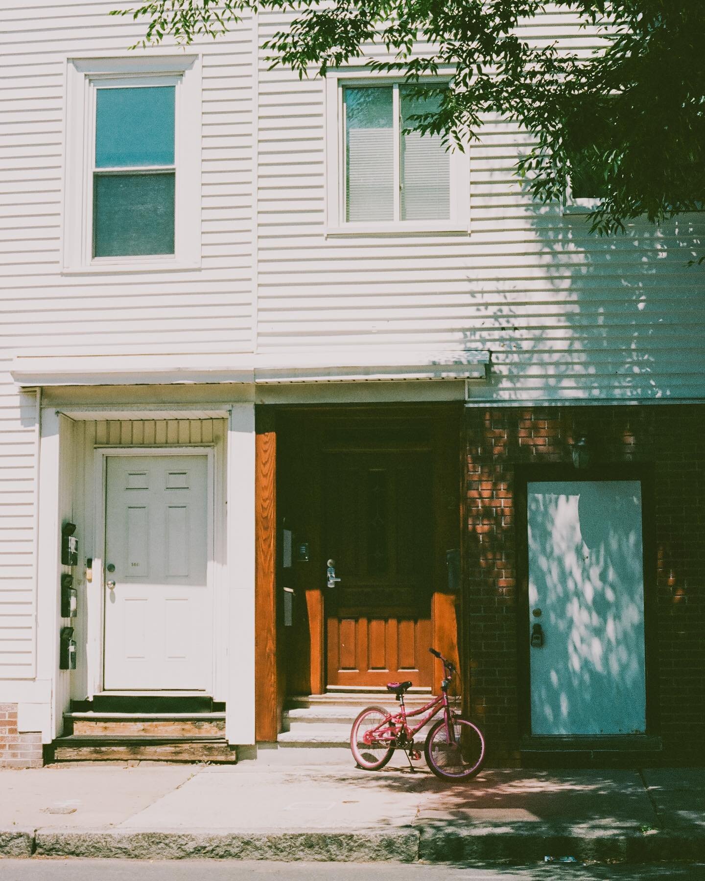 Eastie love

Boston | MA | July 2022

📷 Canon Ae-1
🎞 Ektar100

#TheDarkroomLab #FilmCommunity #Analog #35mm #ShootInFilm #FilmPhotography #Canon #CanonAe1 #longlivefilm #filmisnotdead #infilmwetrust #shootfilmunder1000 #the35mmdiary #thedaily35mm #