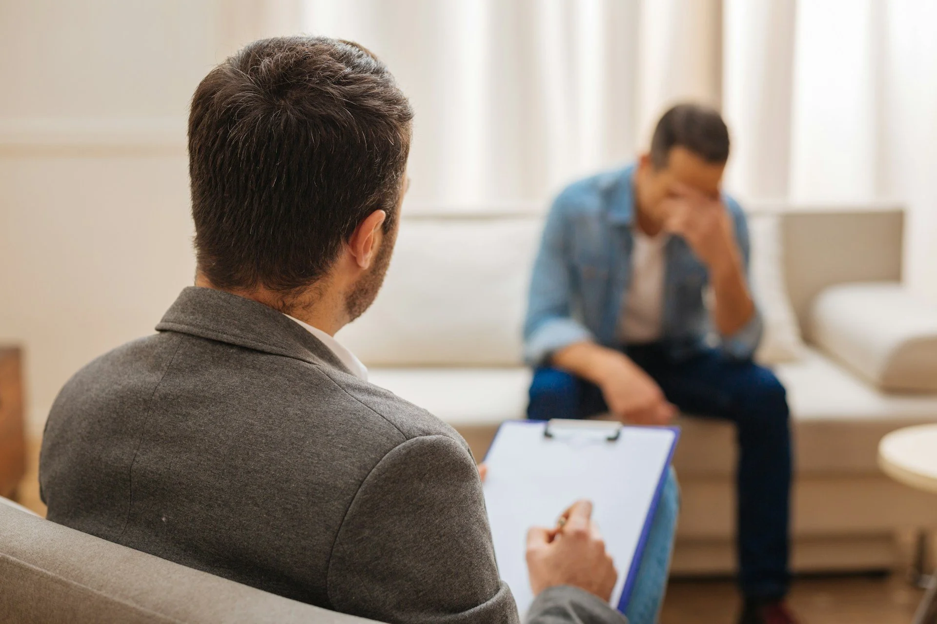 Navigating Schizophrenia Treatment in Highlands Ranch Through Fall Routines