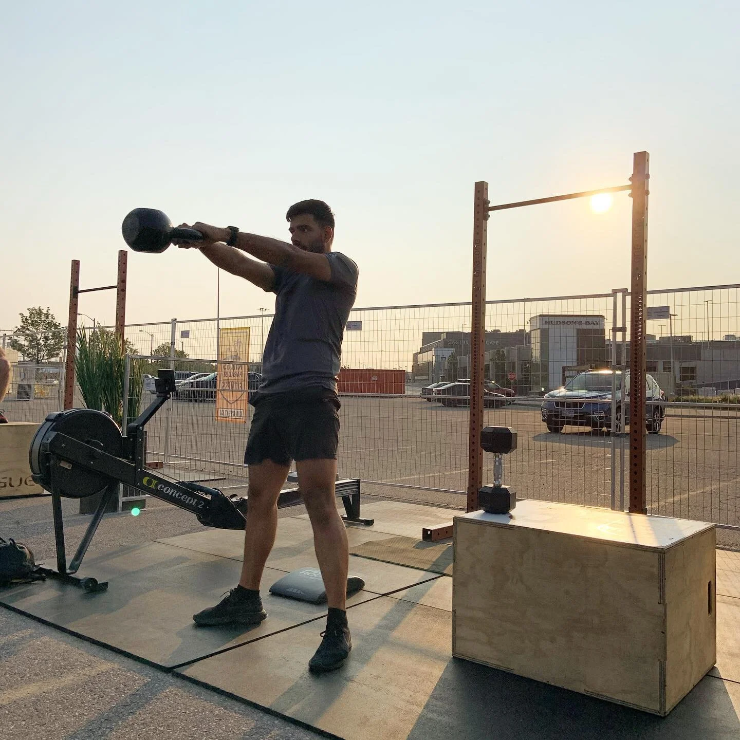 Happy Friday! Time to get your sweat on and soak up some sun. Come see us in paradise! 

#supportlocal #community #crossfit #fitness #functionalfitness #funinthesun #together #sweat #paradise #outdoor