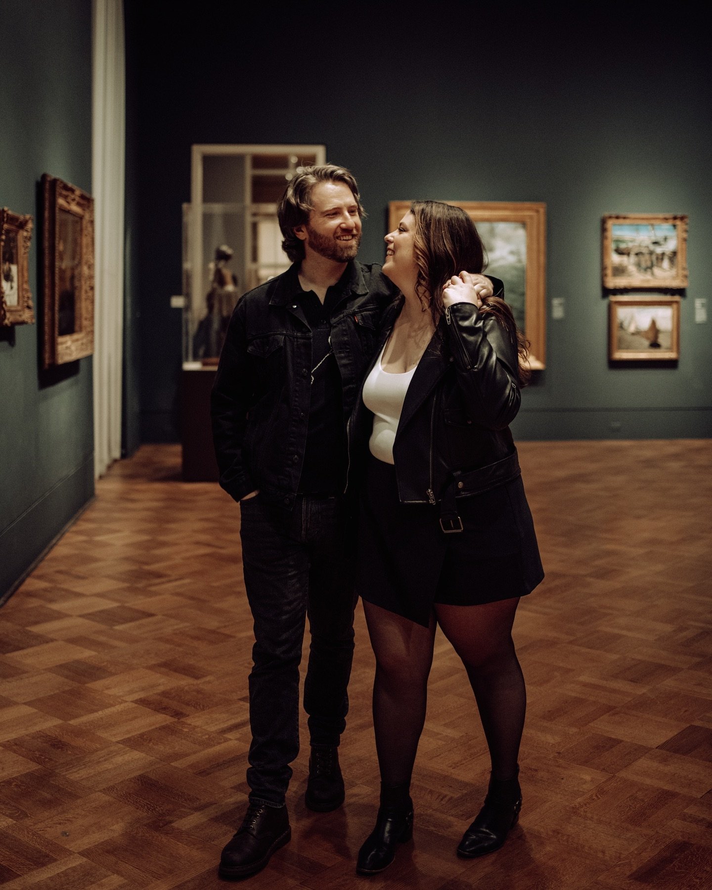 An engagement shoot but it&rsquo;s just me following you around on a cute little date night at the art museum 🥹🫶🏼
.
.

#phillyweddingphotographer #philadelphiaphotographer #philadelphiaweddingphotographer #weddingphotographer #weddingphotography
#