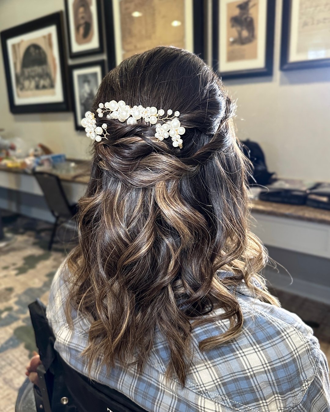 Half up bridal styling for Catherine 🤍​​​​​​​​
-​​​​​​​​
Hair: @mkbmayte x OLA​​​​​​​​
Makeup: @glambygabipray x OLA​​​​​​​​
Venue: @hyattlostpines​​​​​​​​
Coordinator: @wolfweddings​​​​​​​​
Florist: @wolfweddings​​​​​​​​
Photography: @mattmontalvop