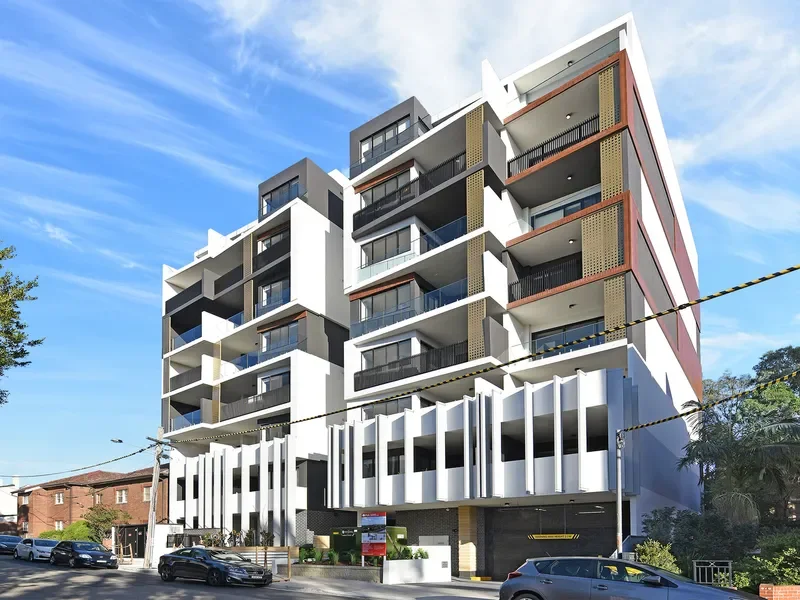 Stylish Split-Level Apartment In Ashfield