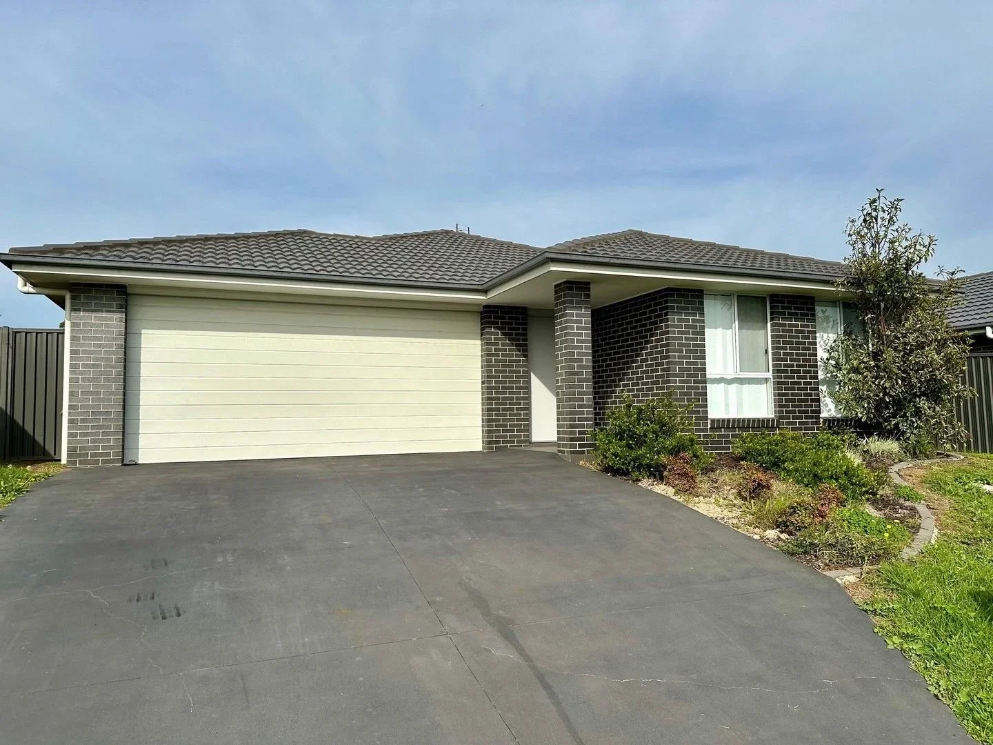 Luxurious Family Living In Gillieston Heights