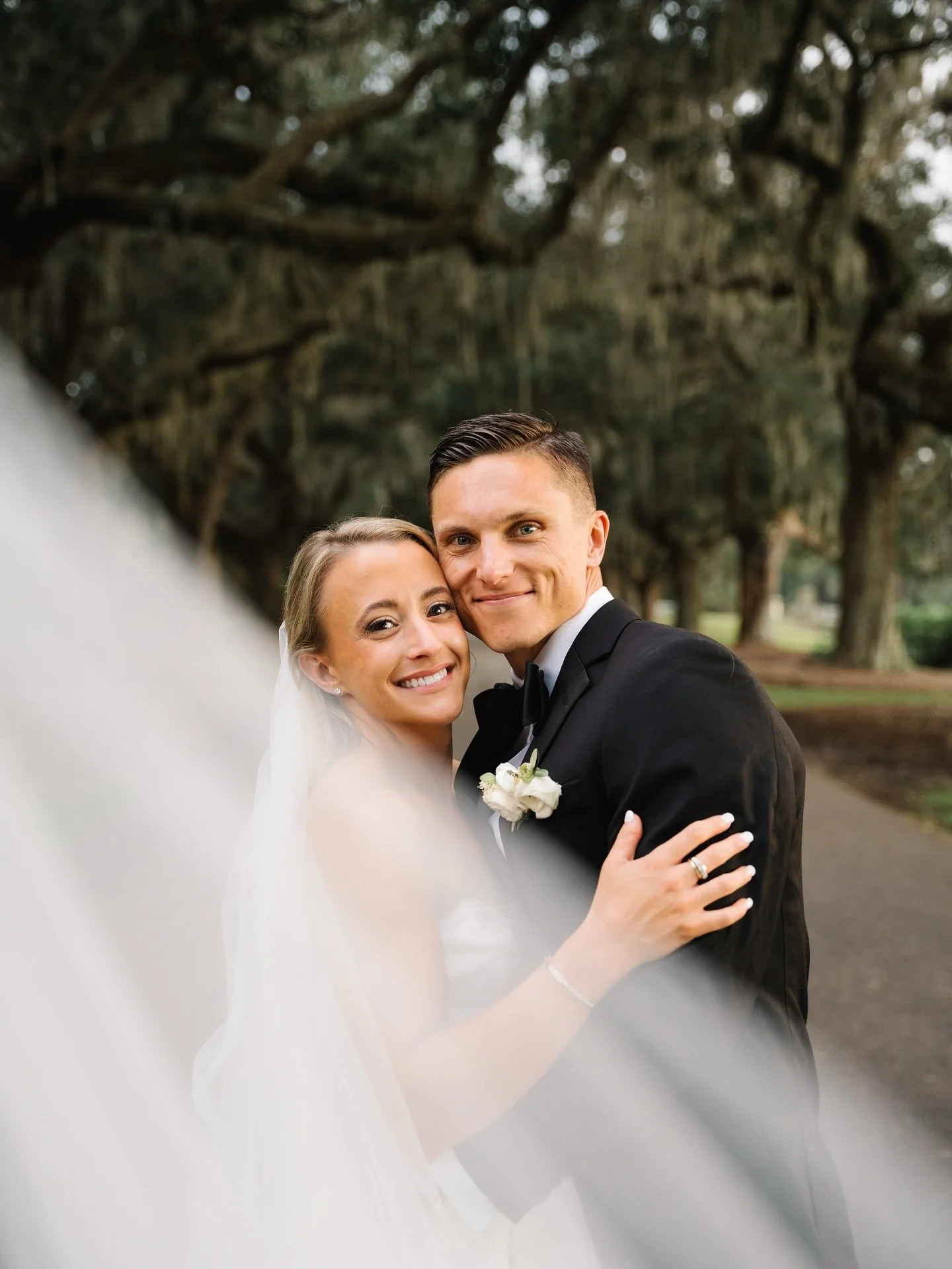 One year (and one day) since this incredible day — surrounded by joy, love, and the most beautiful scenery. Happy anniversary, Evelyn and Janse!✨
.
.
.
Design and Coordination: @grove.designs.co
Photographer: @christinelcoker 
Venue:
