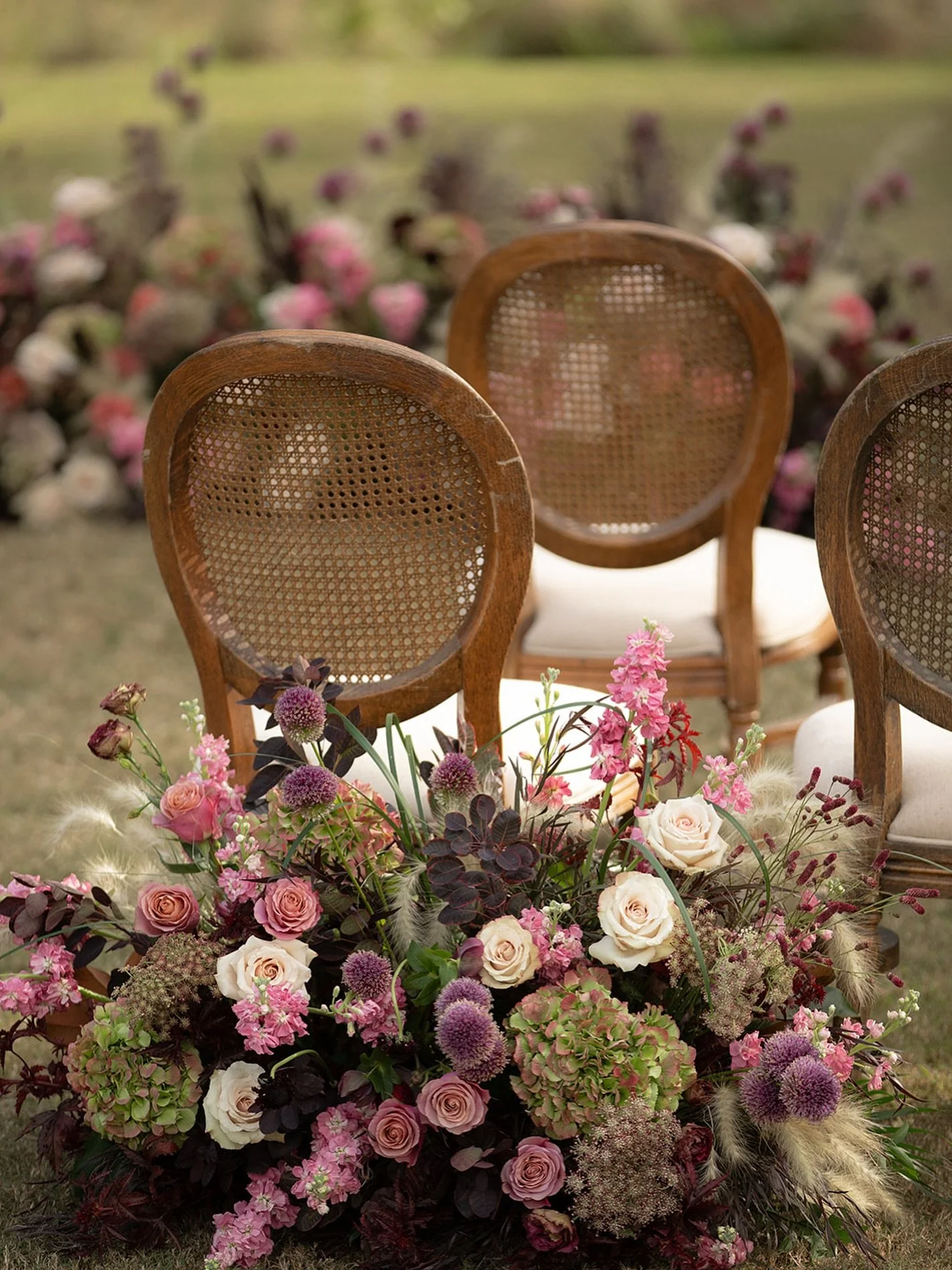An organic mix of mauve, blush, and plum tones for an elevated fall garden moment
.
.
Design and Coordination: @grove.designs.co 
Photographer: @franziannika.photography 
Venue: @dunlinauberge 
Floral: @freshweddings_chs 
Rentals: @snyderevents