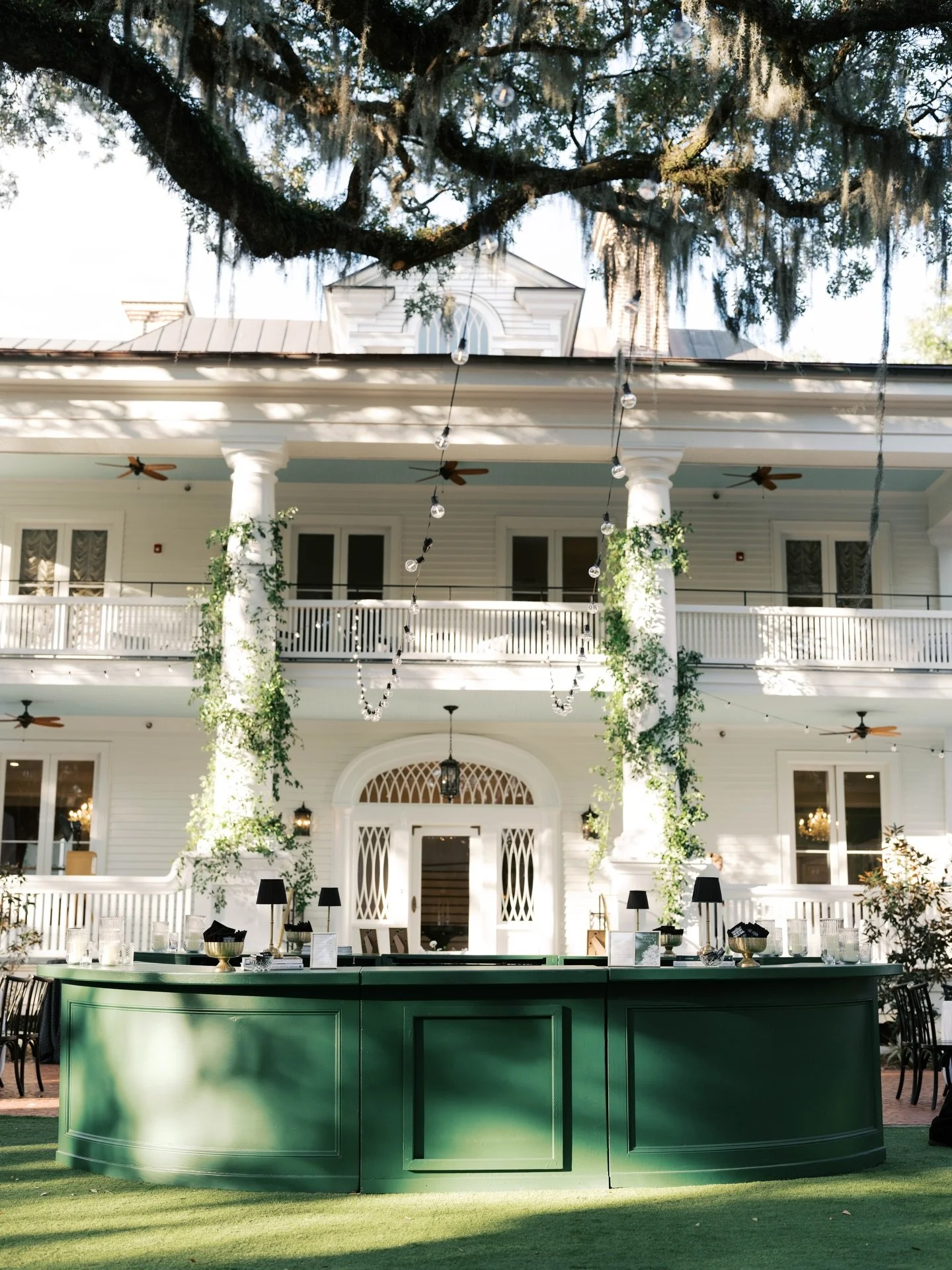 Elphaba? Glinda? Elphaba? Glinda? Witch ever way, pink goes good with green 💕💚
.
.
Design &amp; Coordination: @grove.designs.co 
Wedding 1💚
Photographer: @samanthajeanbecker 
Venue: @venues_at_riverfrontpark 
Catering &amp; Bar: @hambycatering 
Ha