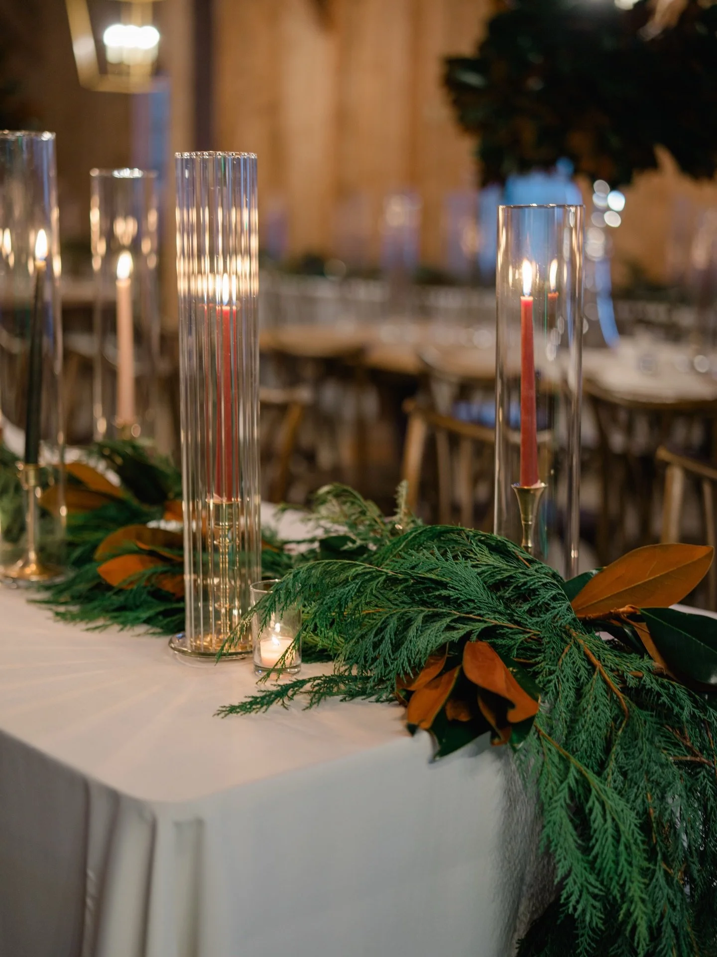 Seasonal styling inspired by the warmth of Christmas Eve ✨🎄