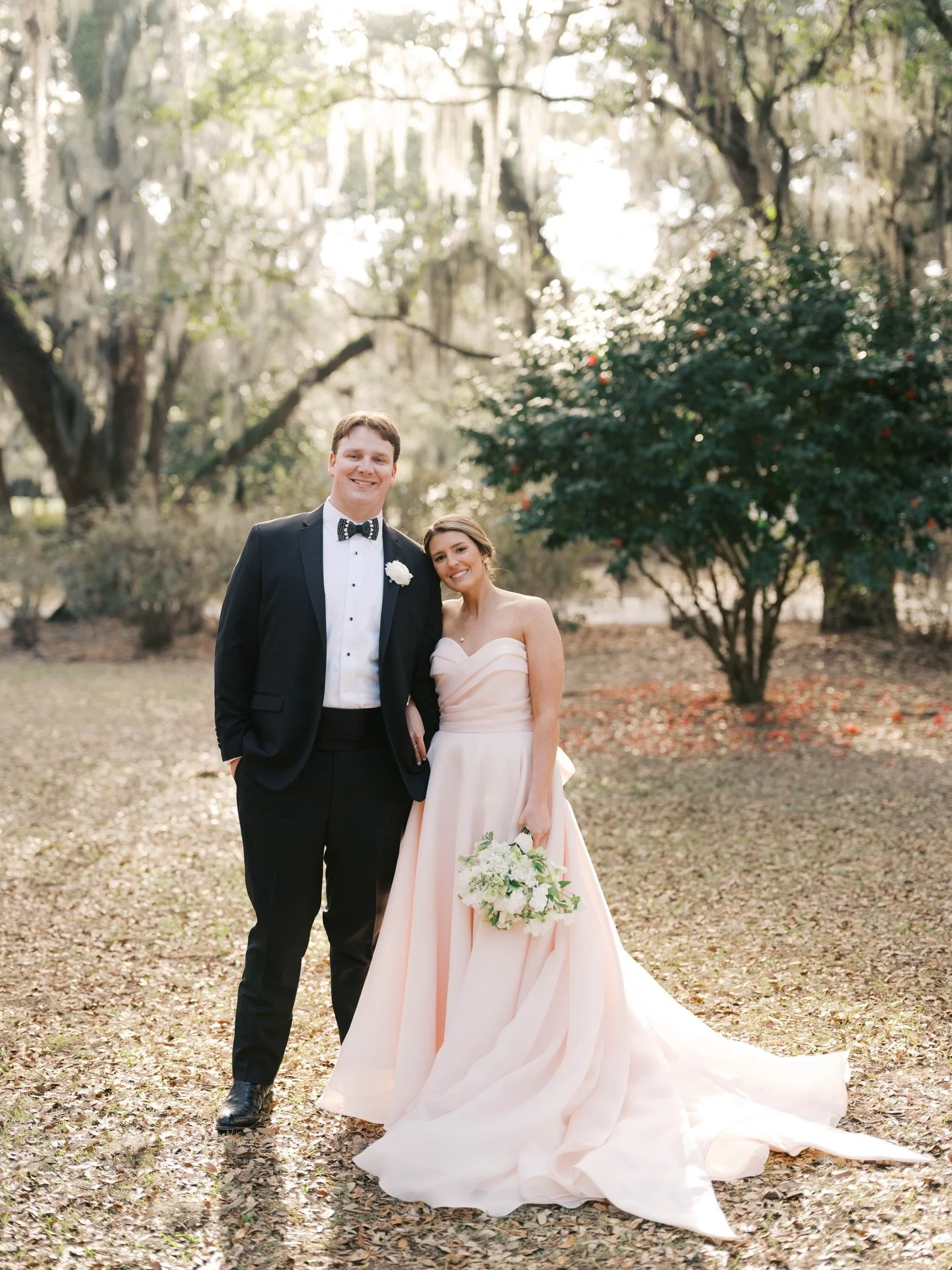 Happiest first anniversary, Madeline and Wyatt💕
.
.
.
Design and Coordination:&nbsp;@grove.designs.co
Photographer:&nbsp;@samanthajeanbecker 
Venue: The Admirals House |&nbsp;@venues_at_riverfrontpark 
Floral:&nbsp;@festooncharleston 
Rentals:&nbsp;