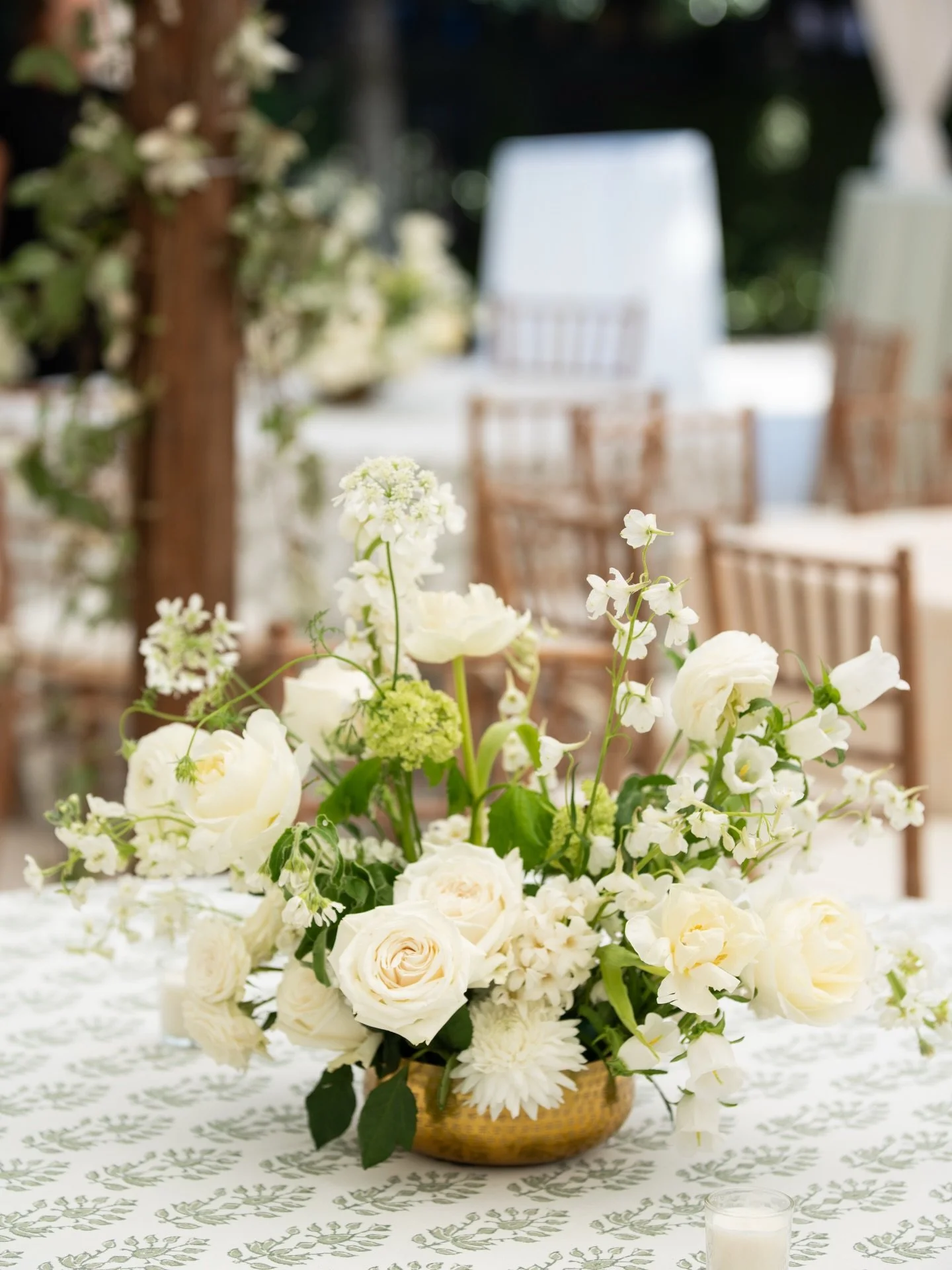 Feeling a little green today🍀
.
.
.
Design and Coordination: @grove.designs.co
Photography: @chelseapaigephoto 
Venue: @gibbesmuseumevents 
Floral: @artisanbloomschs 
Linens: @stradleydavidson 
Rentals: @snyderevents