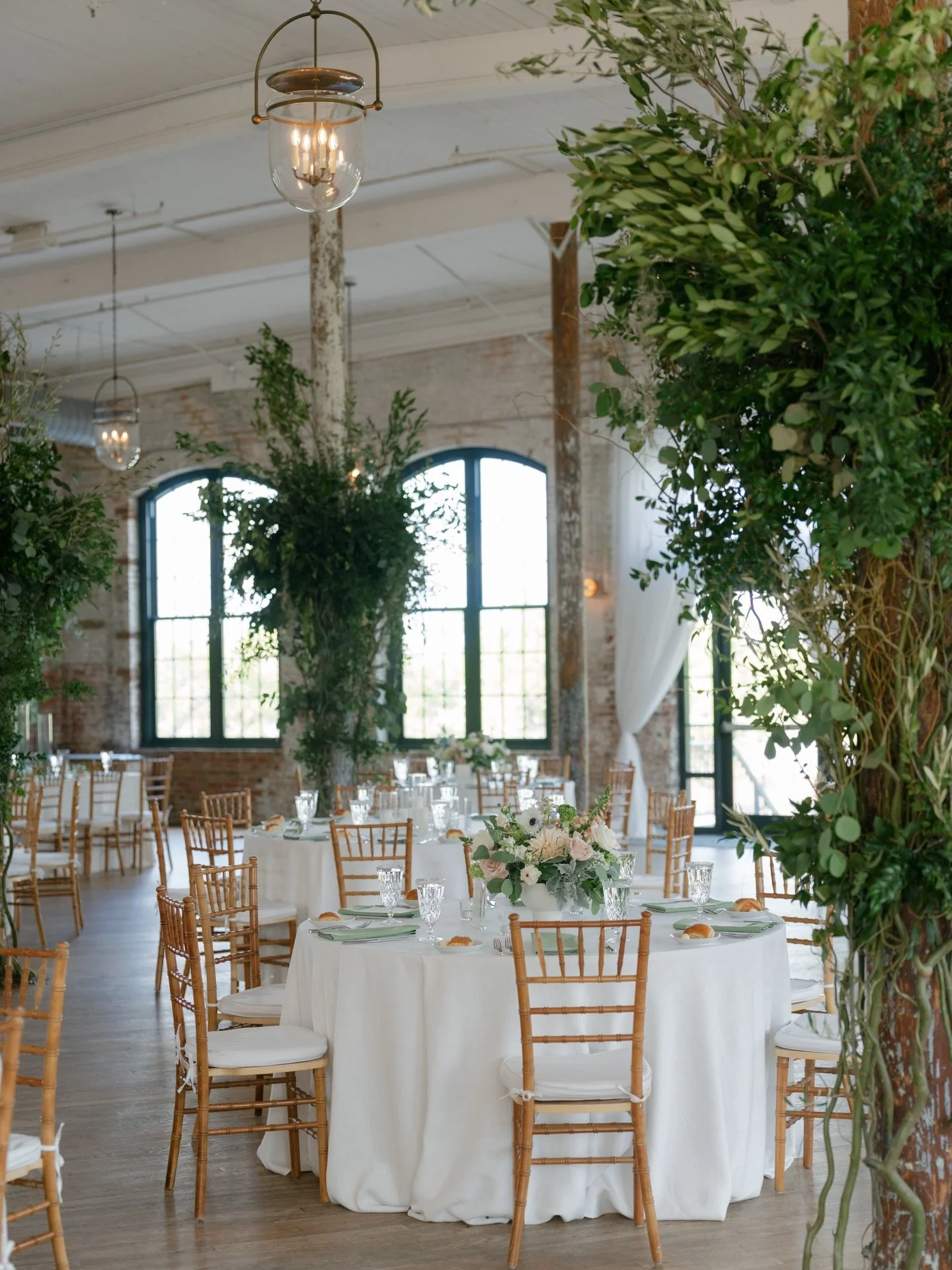 Happy first anniversary (and one day), Taylor and Ryan!
A day that felt as effortless as it was beautiful🤍
.
.
.
Design and Coordination: @grove.designs.co
Photography: @crystalgwenshon 
Venue, Catering, Bar: @thecedarroomchs 
Hair and Makeup: @lash