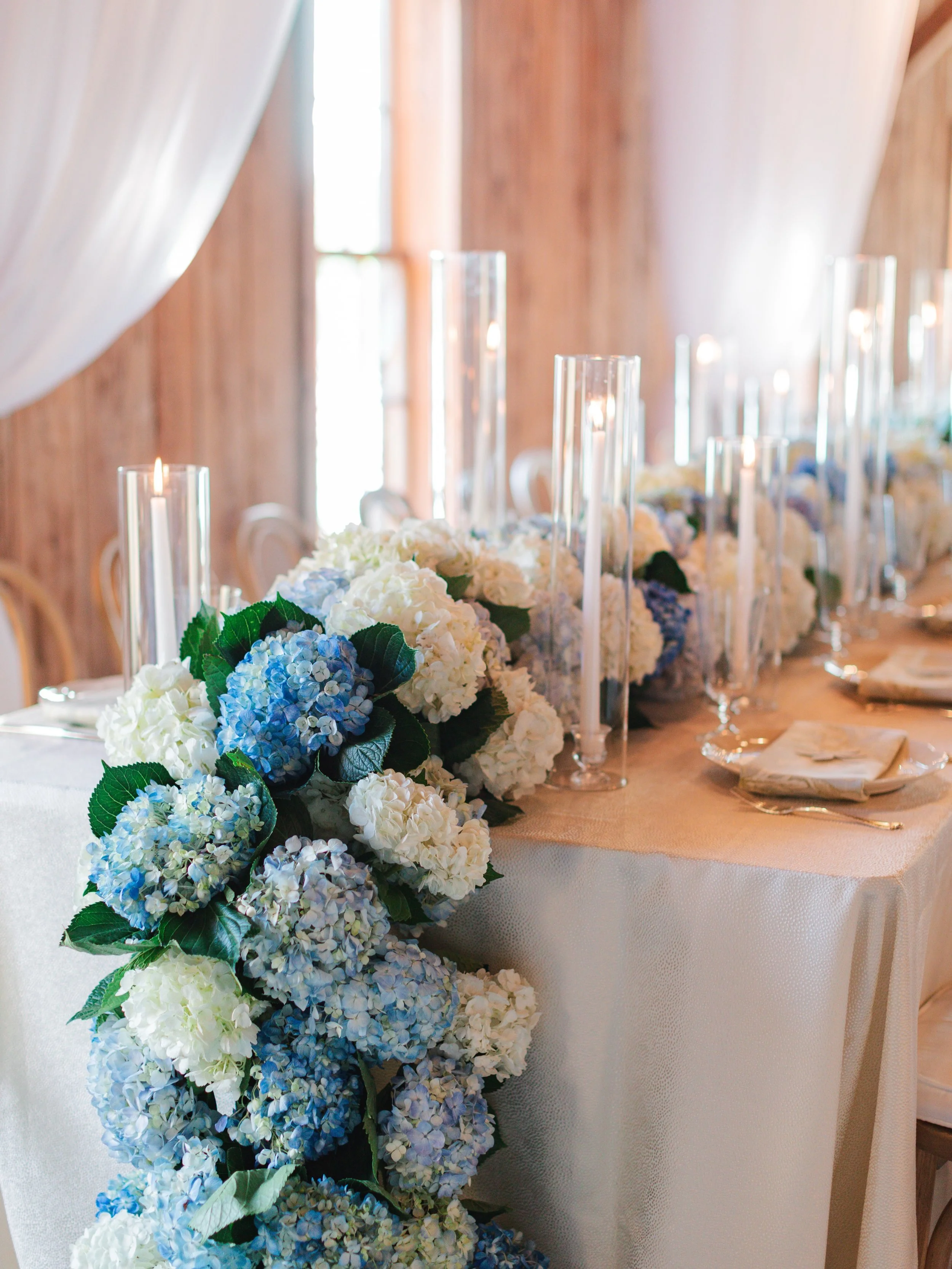 A moment for the hydrangeas💙
.
.
.
Design &amp; Coordination:&nbsp;@grove.designs.co
Photographer:&nbsp;@sarahwestmorelandphotography 
Venue: @boonehallweddings 
Rentals:&nbsp;@snyderevents @eventworksrentals 
Linens:&nbsp;@stradleydavidson 
Floral: