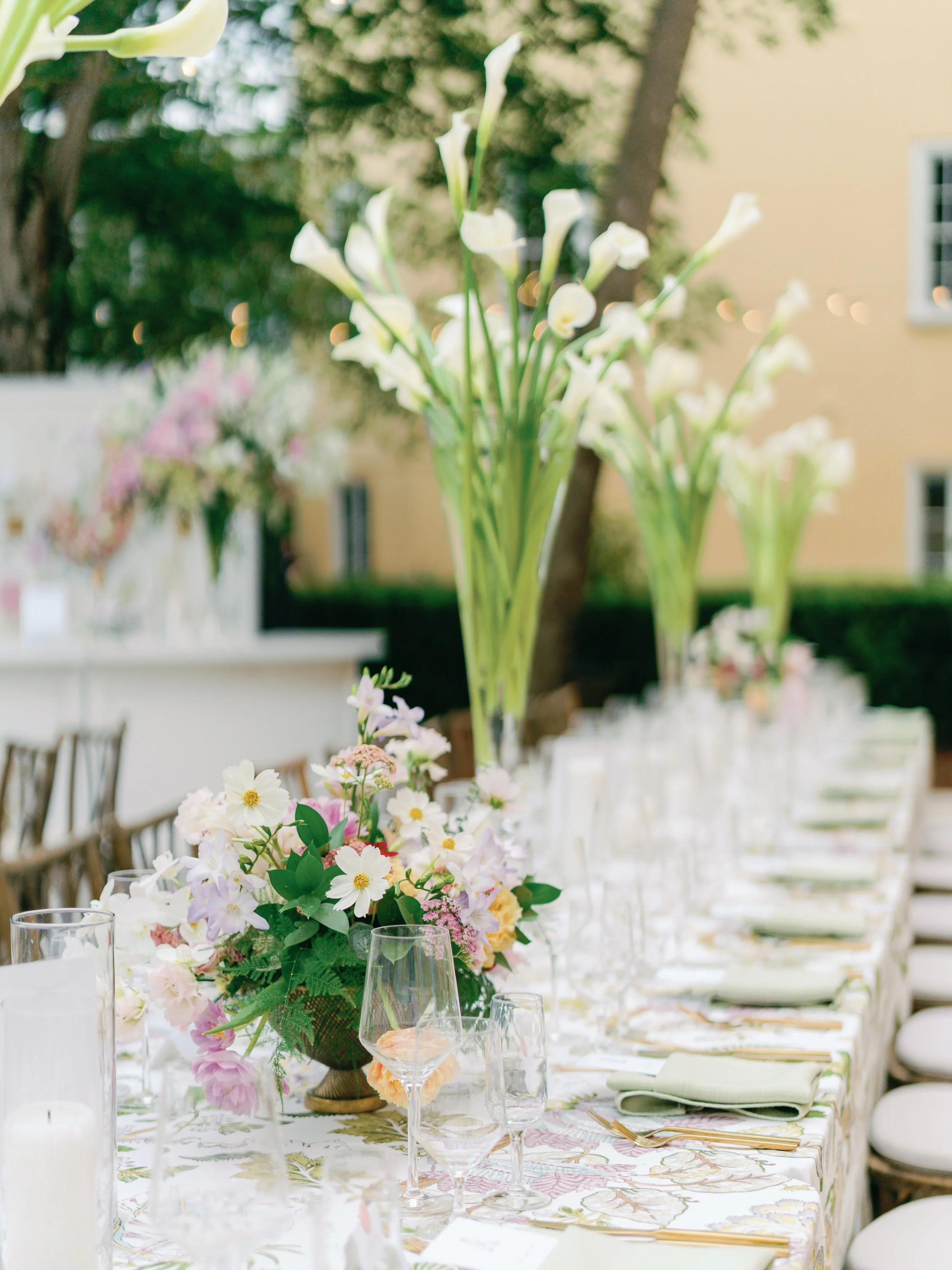 Soft florals, layered textures, and a table designed to bring everyone together. The kind of details that quietly set the tone for the entire celebration 🤍
.
.
.
Design &amp; Coordination:&nbsp;@grove.designs.co
Photographer:&nbsp;@kdimeg_photo 
Ven