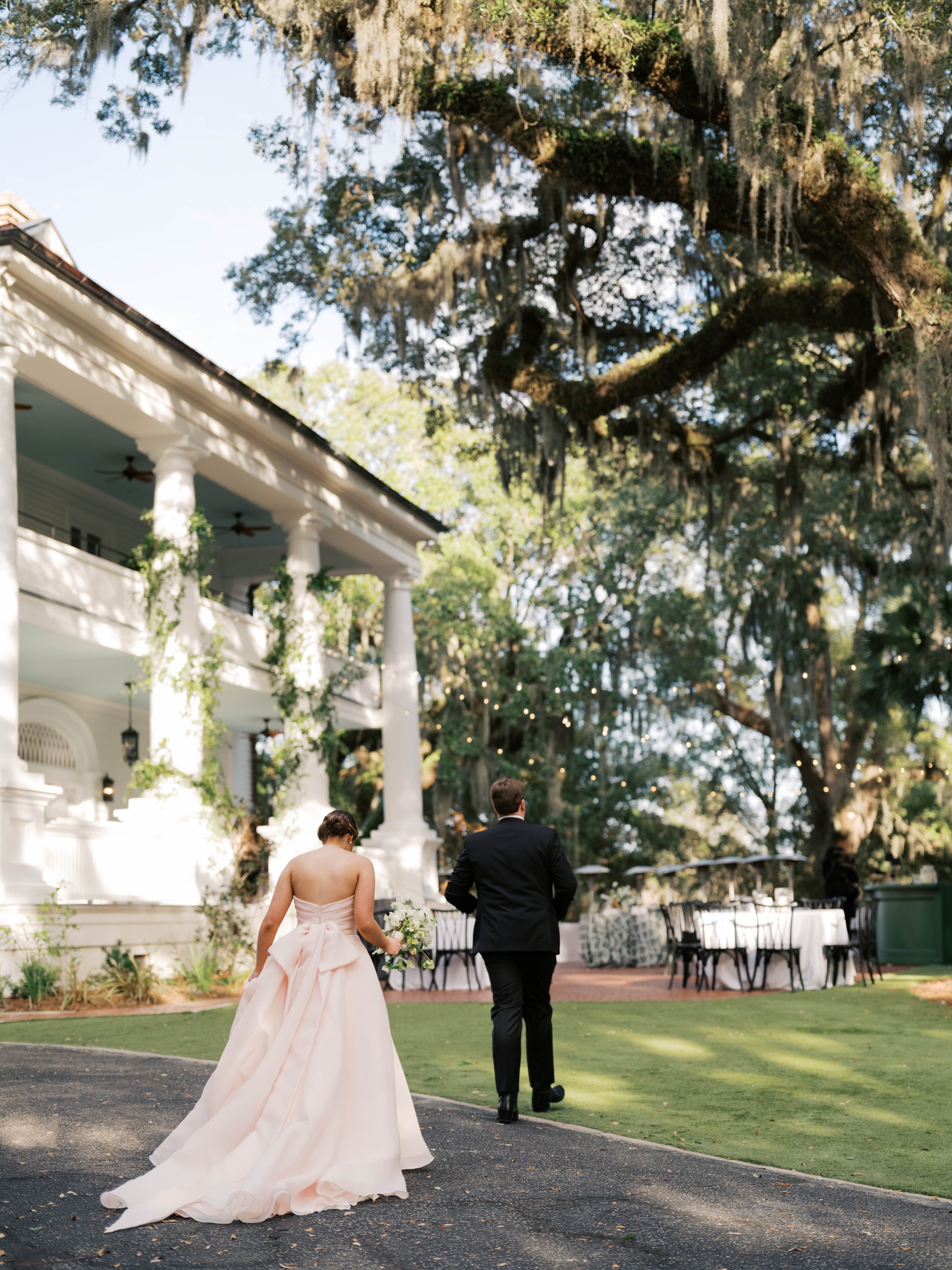 A garden reception under the oaks, where the setting was every bit as beautiful as the details were 💕
.
.
.
Design and Coordination:&nbsp;@grove.designs.co
Photographer:&nbsp;@samanthajeanbecker 
Venue: The Admirals House |&nbsp;@venues_at_riverfron