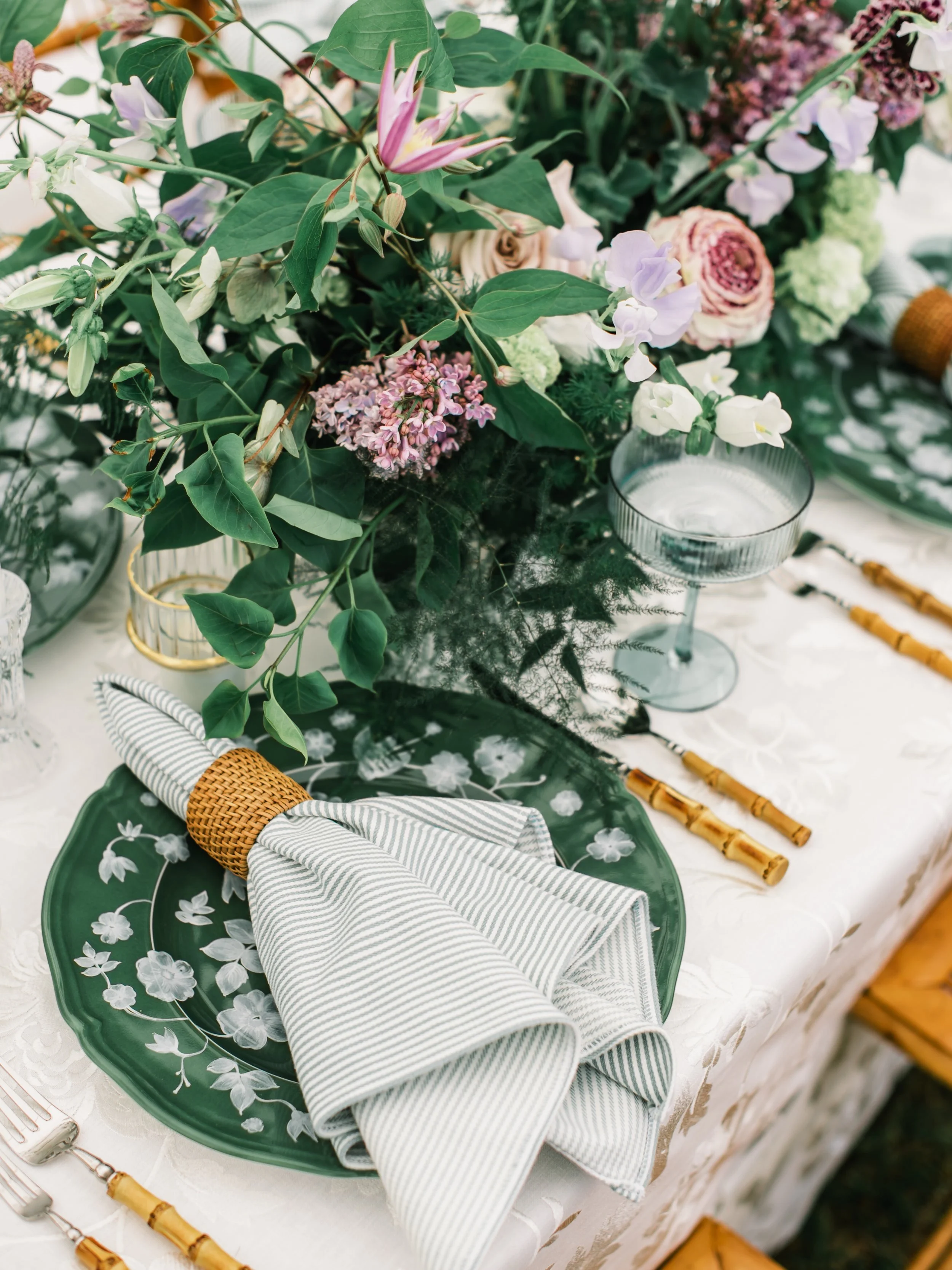 A little pattern, a little texture, and a lot of thoughtful layering. From the bamboo details to the garden-inspired florals, every piece of this tablescape was chosen to feel collected, not overly coordinated.
.
.
.
Planning &amp; Design: @grove.des