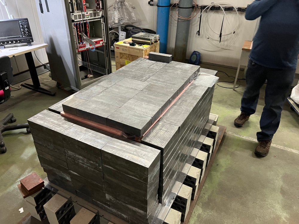 Test crystal shield at LNGS