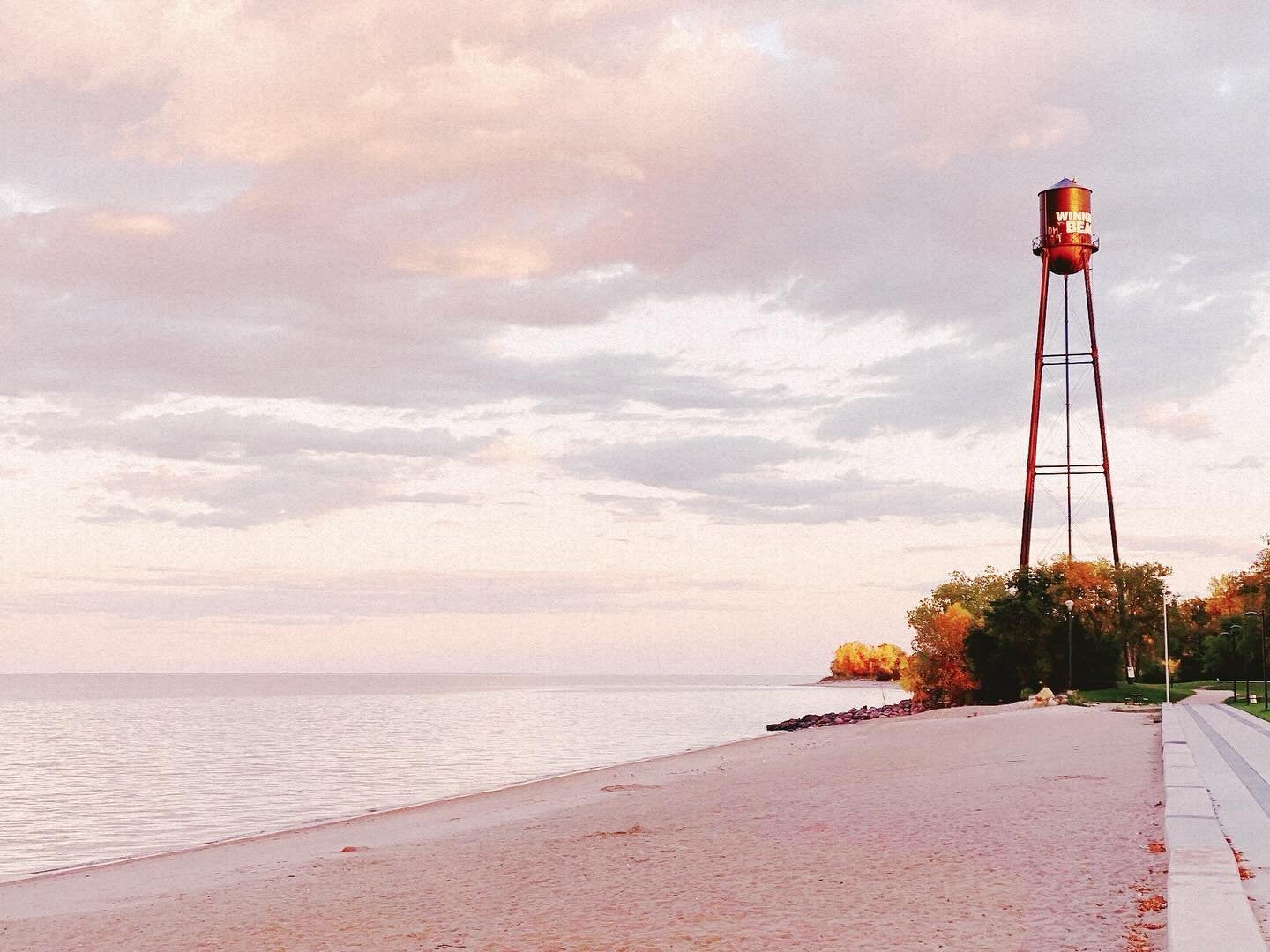 Nothing quite like autumn at the beach ✨🍁🤍