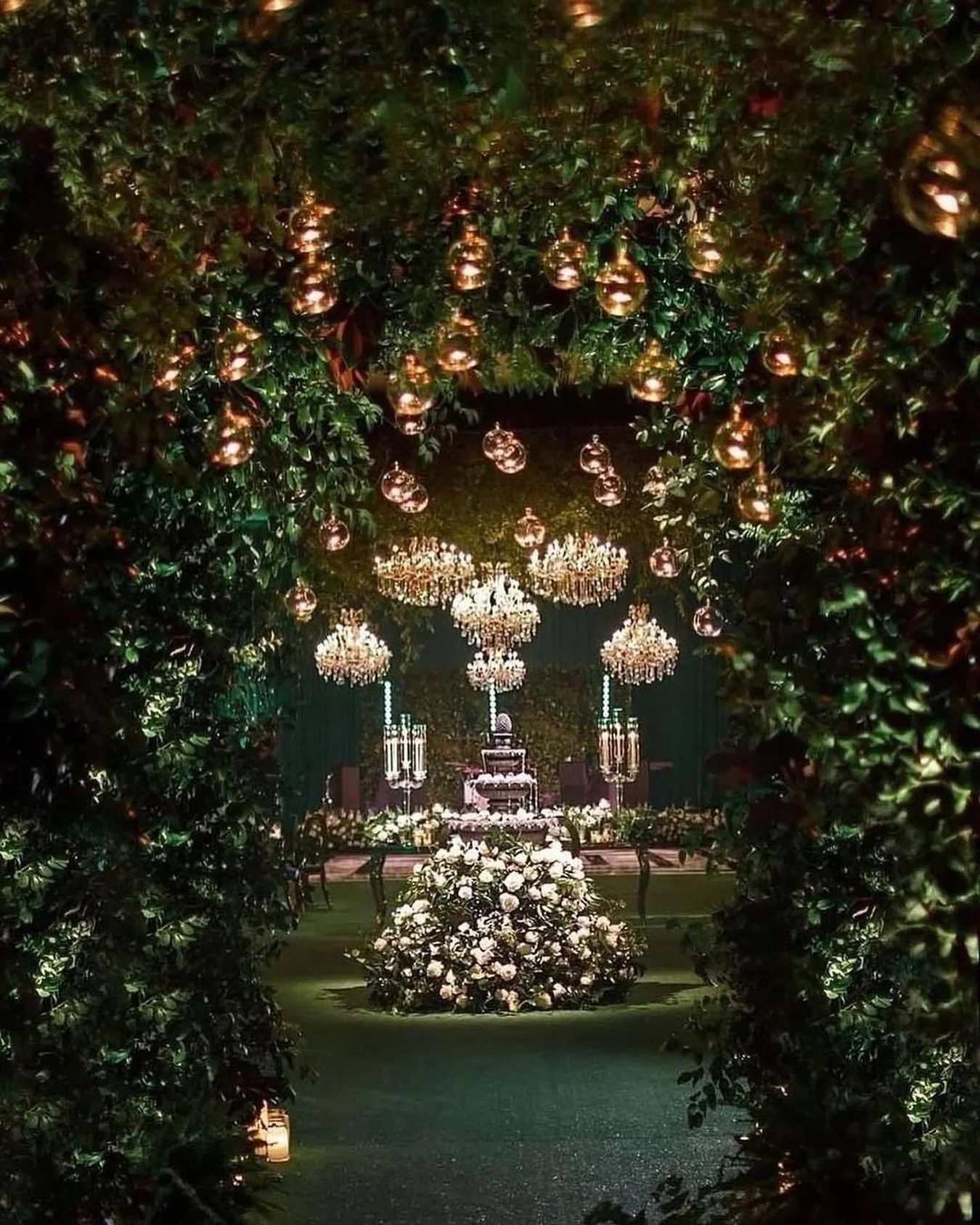 🌿 Never miss the chance to make a stunning first impression! 

Our guests walked through an 80 foot tunnel of deep, dark greenery and lights to open up into the City of Oz.

They were greeted by the sounds of running water at our beautiful fountain,
