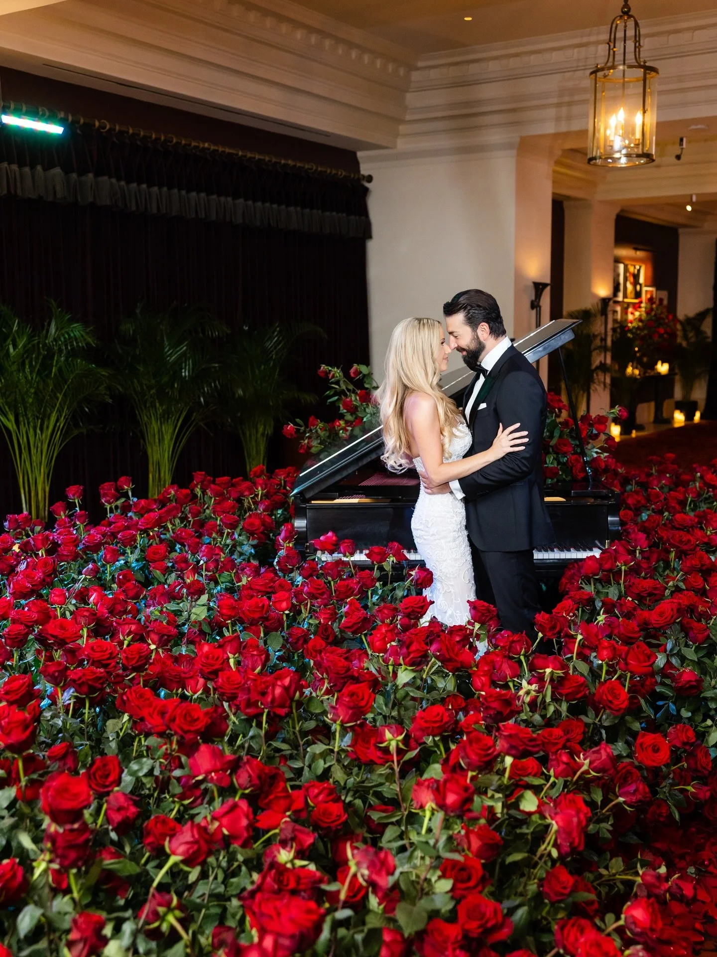 Never miss a chance to make a first impression!  Especially if that allows you to build a sea of roses! 🥀 

A foundation of design is built on statement pieces&mdash;the kind that don&rsquo;t just sit in a space, but command it.

A piano, rising fro