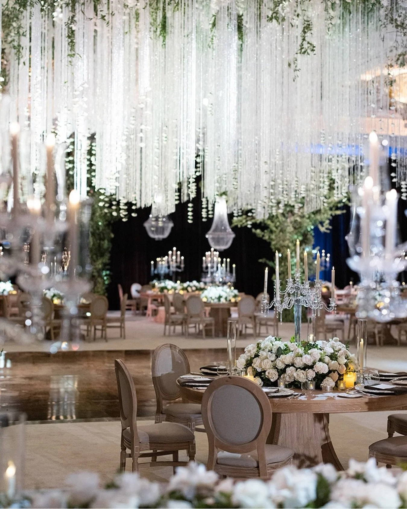 Luxe, luminous, and utterly captivating. ✨ Crystal accents have a way of elevating a neutral palette, transforming understated elegance into a dazzling spectacle. From cascading chandeliers to delicate candelabras, these shimmering details catch the 