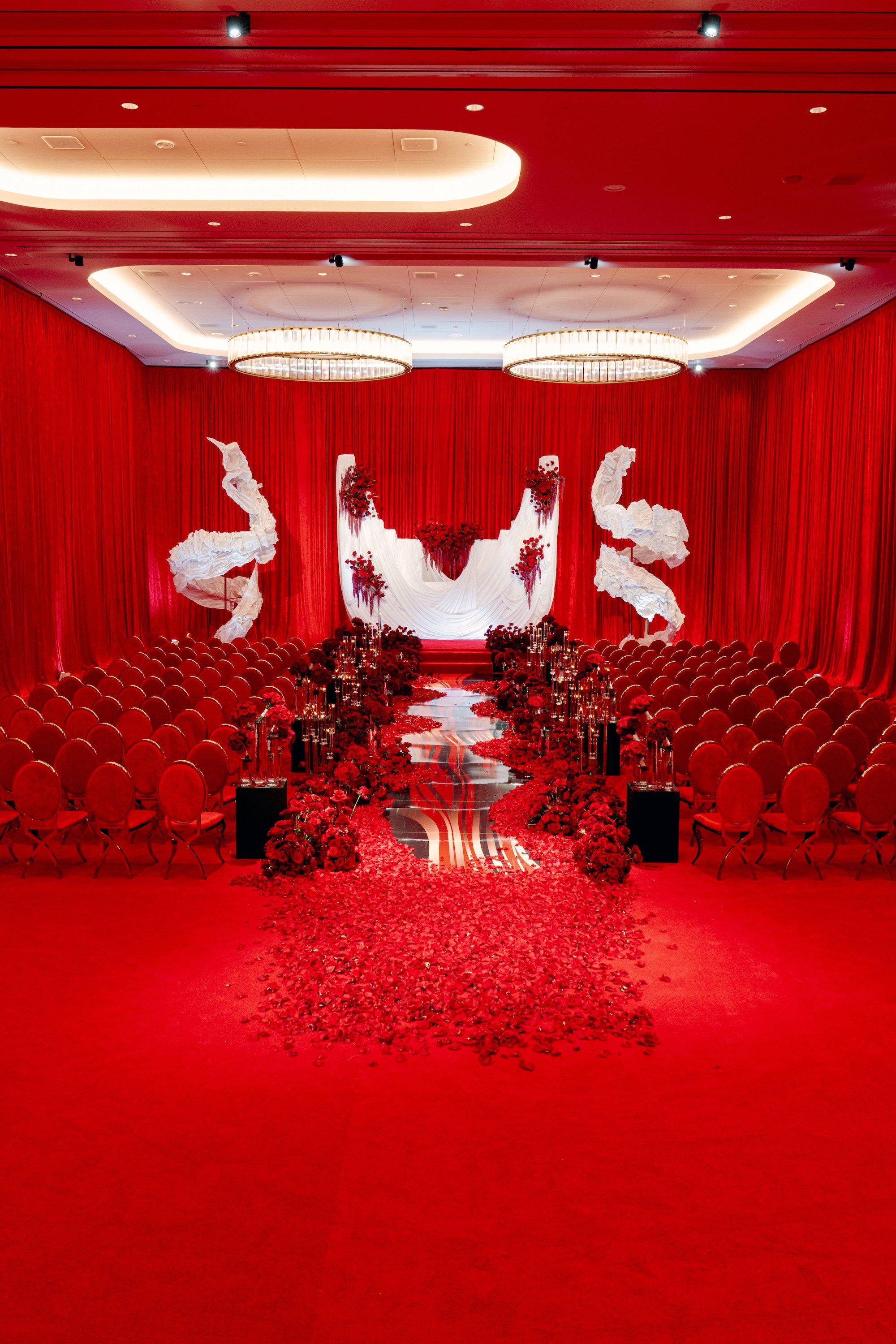 Luxe red wedding ceremony.  Luxury Las Vegas Wedding Planner Andrea Eppolito.