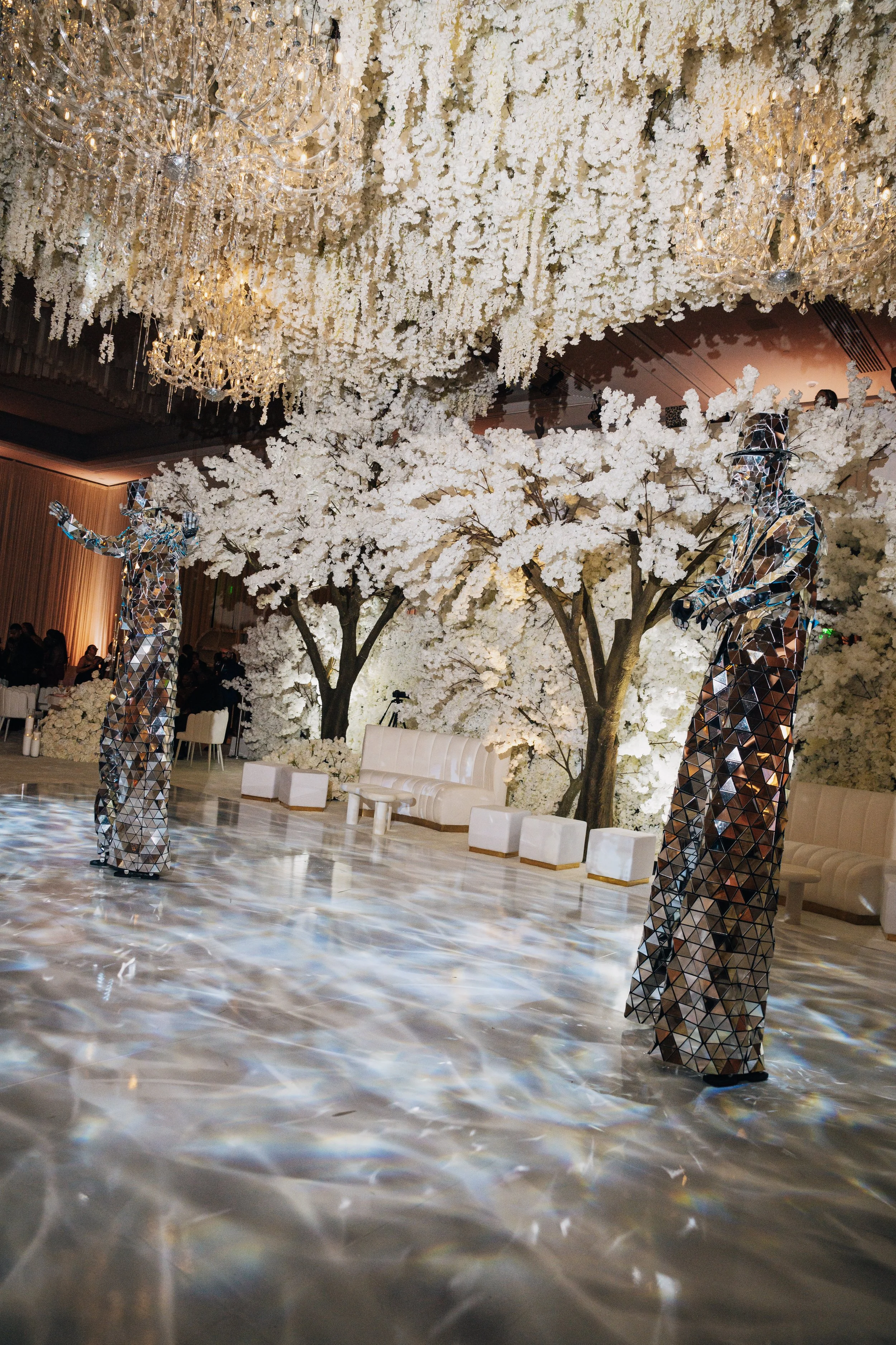 Mirrored Atmosphere Models at ARIA Las Vegas