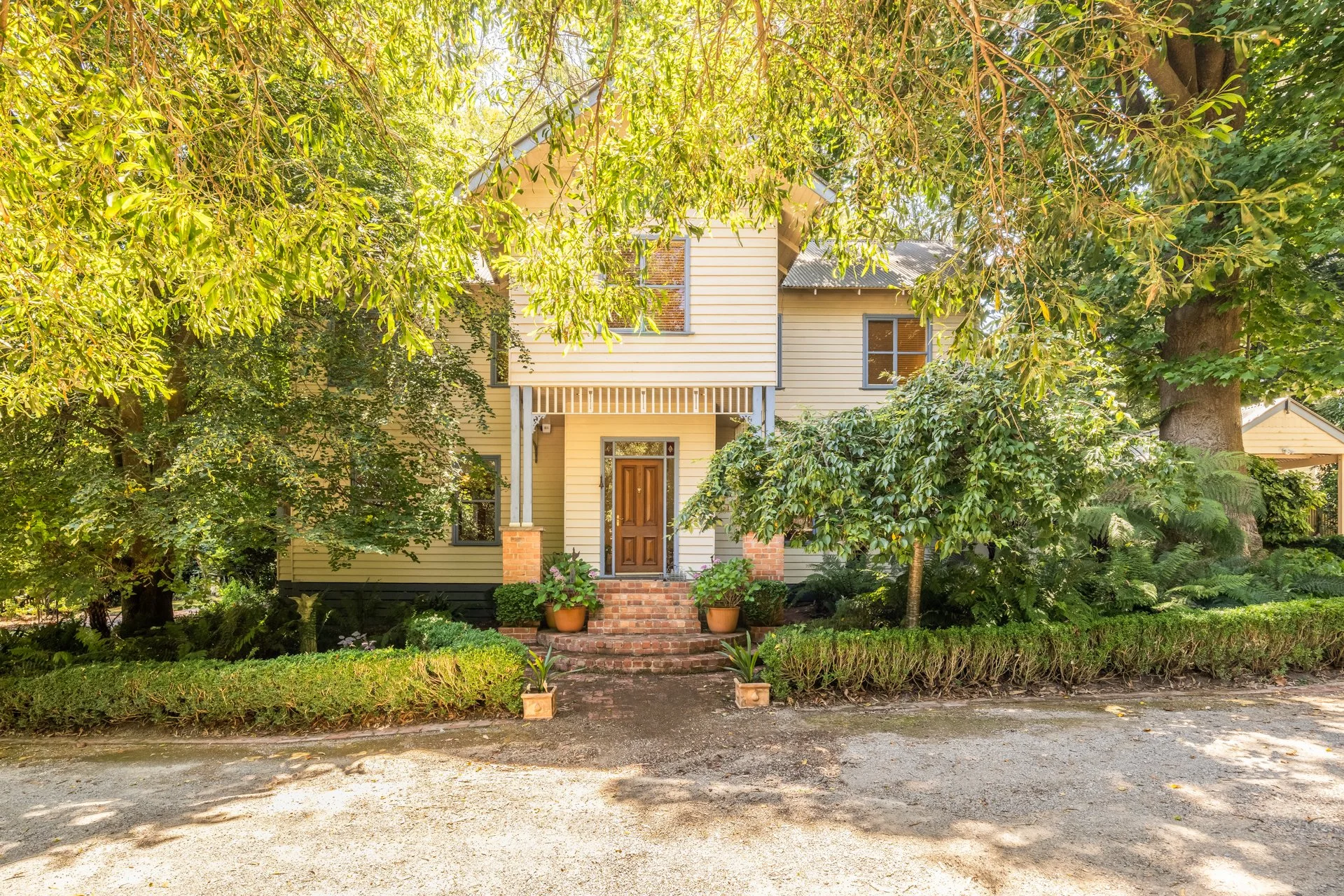 8 Yvonne Road, Mount Dandenong