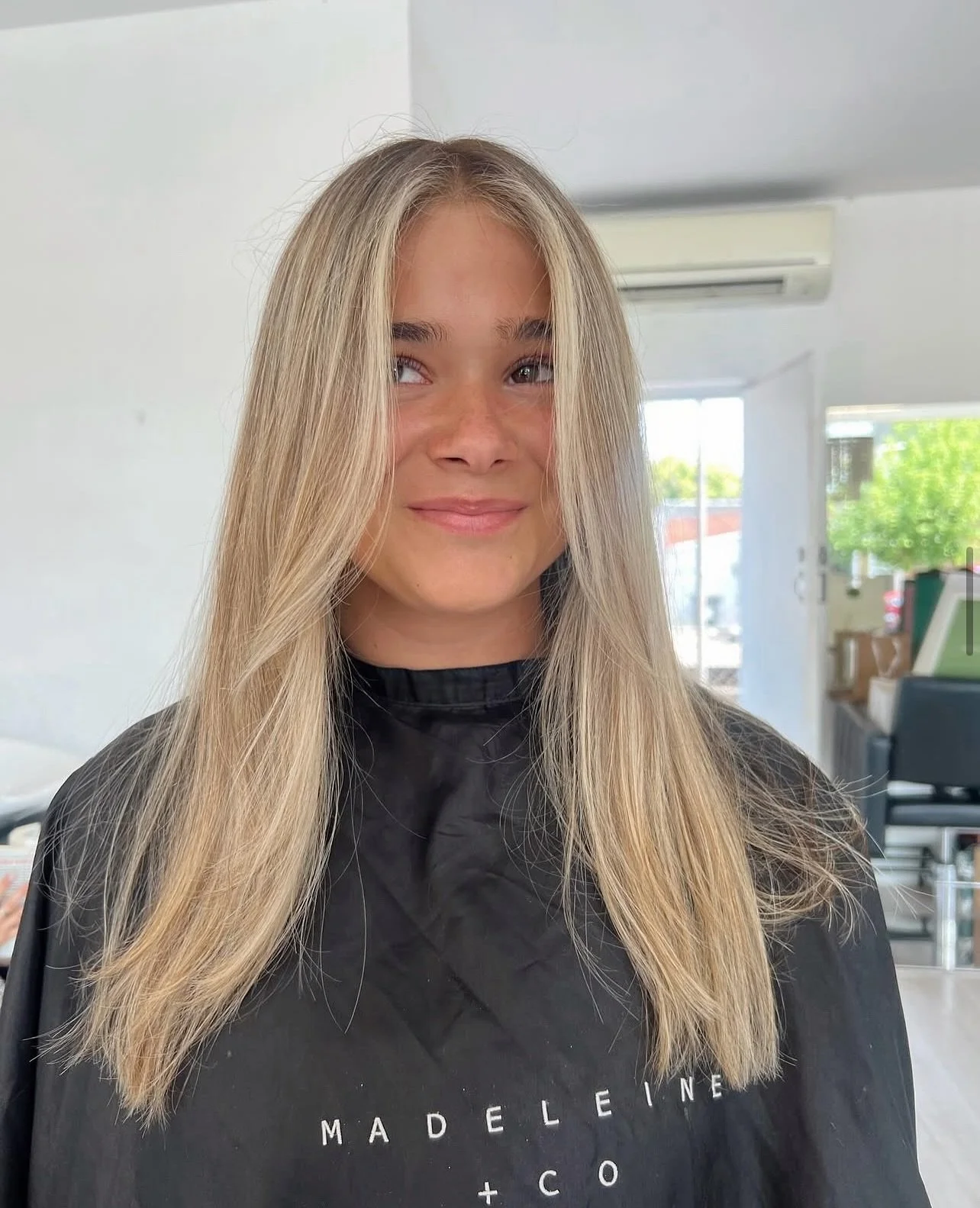 Natural roots + brighter ends, all by our girl Tanaya. 🤍
 
 
 
 
 
 
 
 #hairsalonsydney #blondespecialistsydney #blondespecialist #livedinblonde