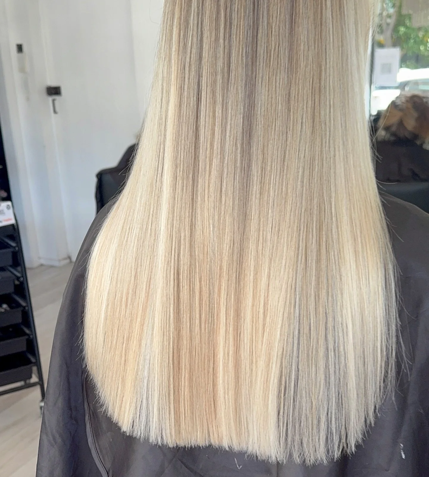 WHAT DOES CREAMY BLONDE ACTUALLY MEAN?

It&rsquo;s the middle ground between icy silver and warm gold. Think more butter and pearl than ash or honey. ✨

&bull; It reflects light (unlike ash tones), which brightens your skin.
&bull; Since it embraces 