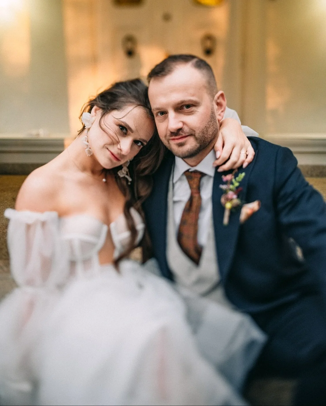 🇬🇧 It&rsquo;s already been a year since their wedding, and I&rsquo;ve only shared three photographs with you so far. So let me make up for it a little.

In the photos: Agnieszka and Bartek at Dworek Separowo &mdash; a place that, especially in autu