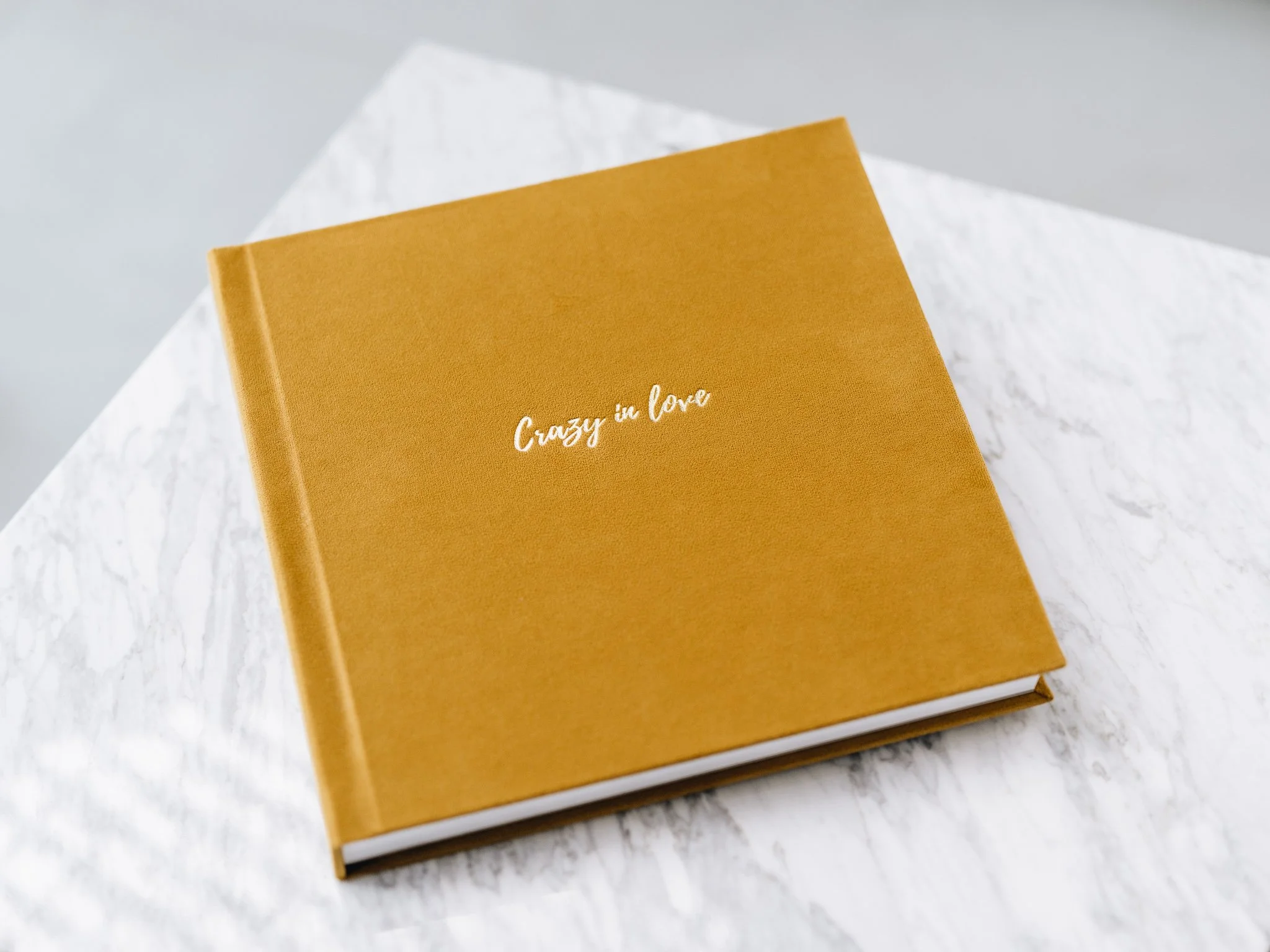 Eco Velvet Mustard + złote tłoczenie