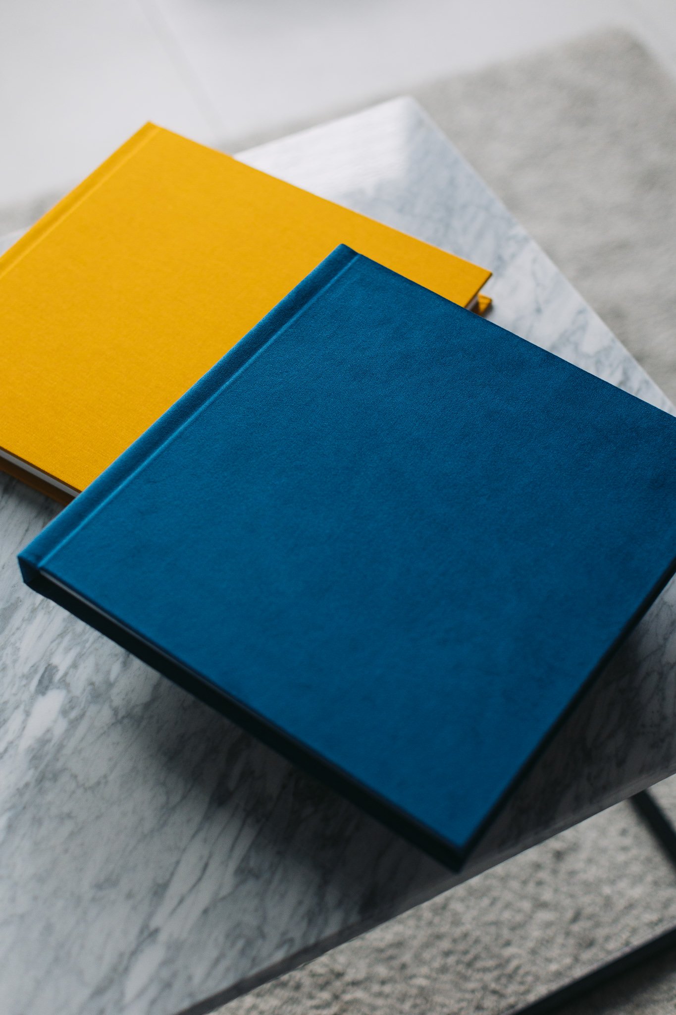 Lux Honey i Velvet Navy Blue