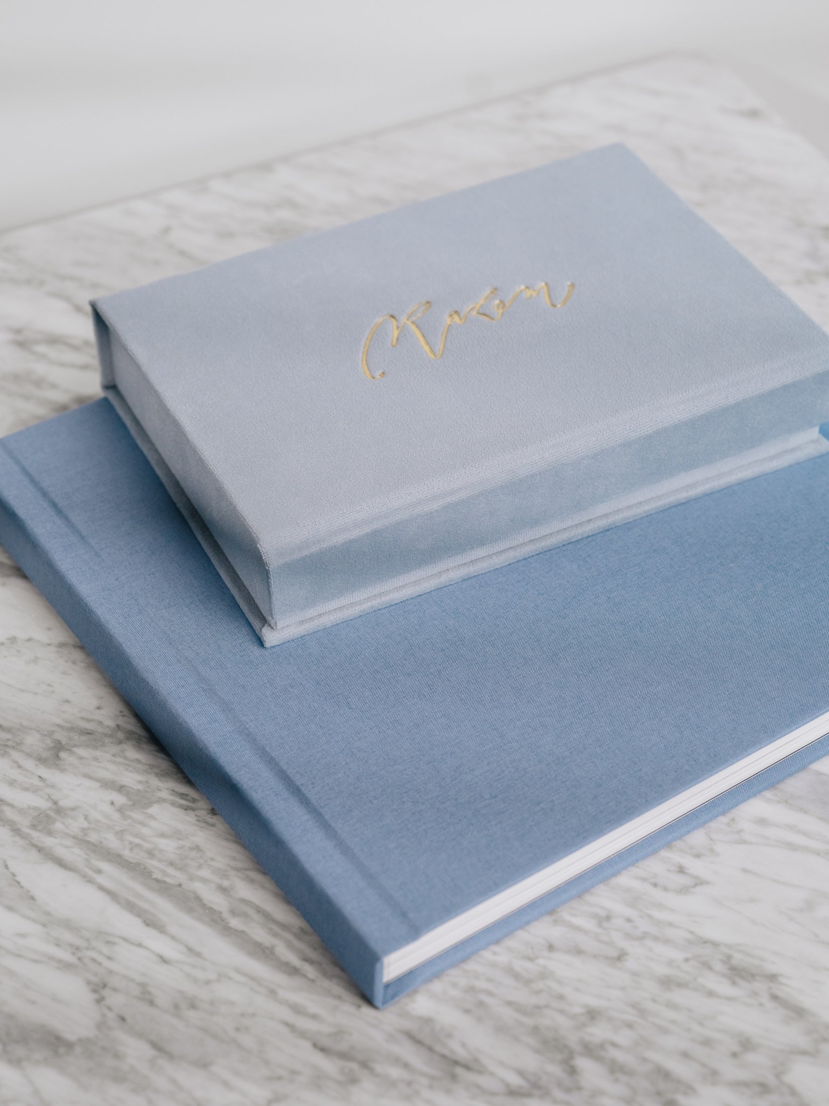 EcoVelvet Baby Blue (na górze), Lux Blue