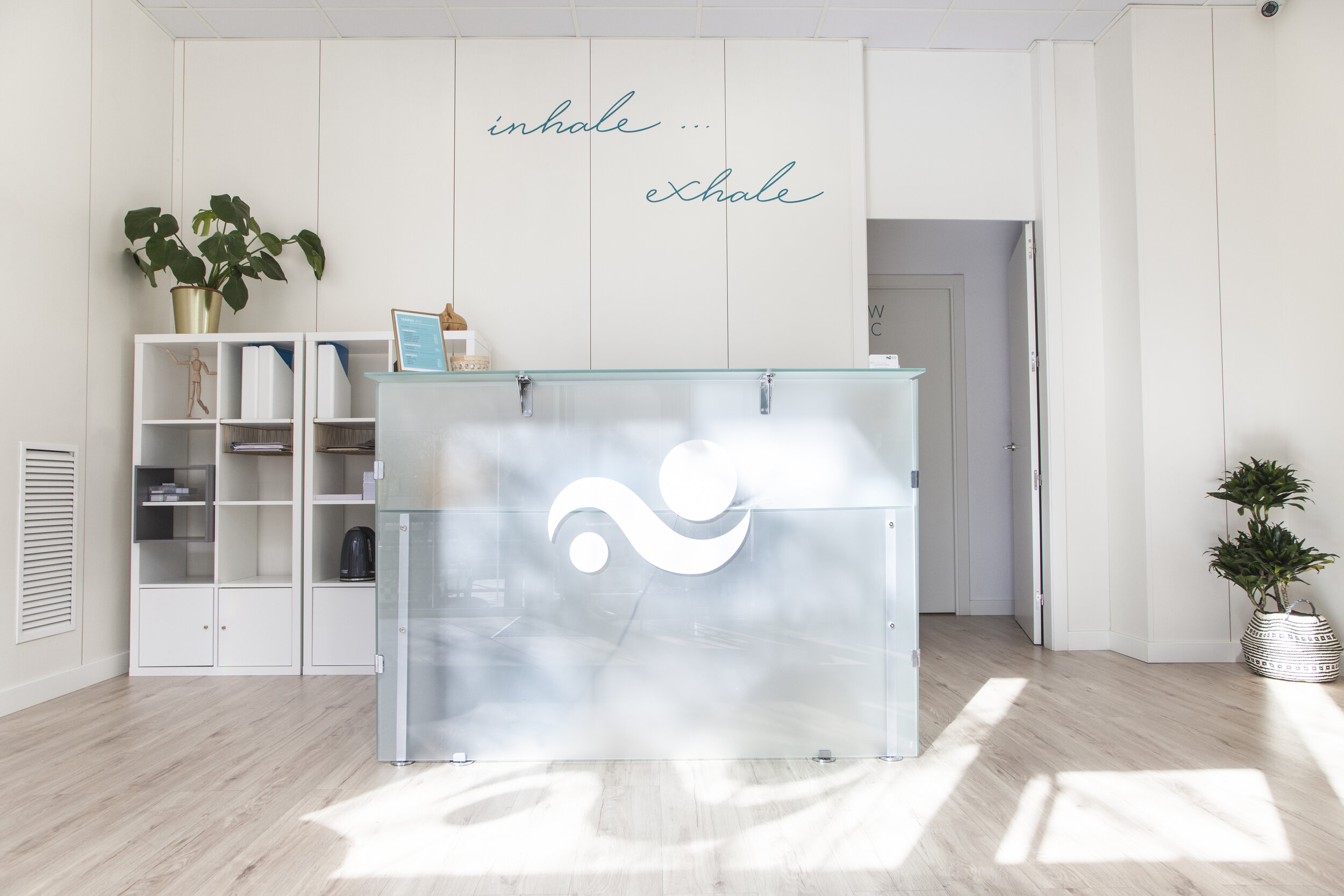 Recepción de EQ Club Bellasvistas, en Madrid. Centro de Pilates y Fisioterapia.