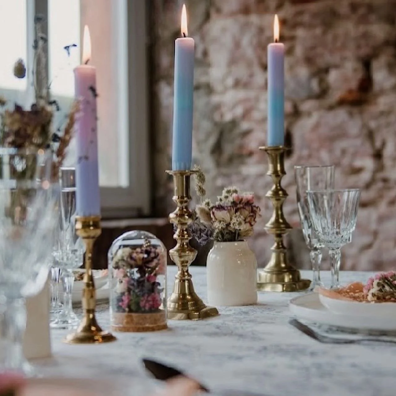 The hydrangea candle&rsquo;s claim to fame: Alex Kapranos (lead singer of Franz Ferdinand) had these candles at his wedding. True story!
He&rsquo;s never sent me any photos, but I&rsquo;m told all looked splendid 😆🤩 You&rsquo;re just going to have 